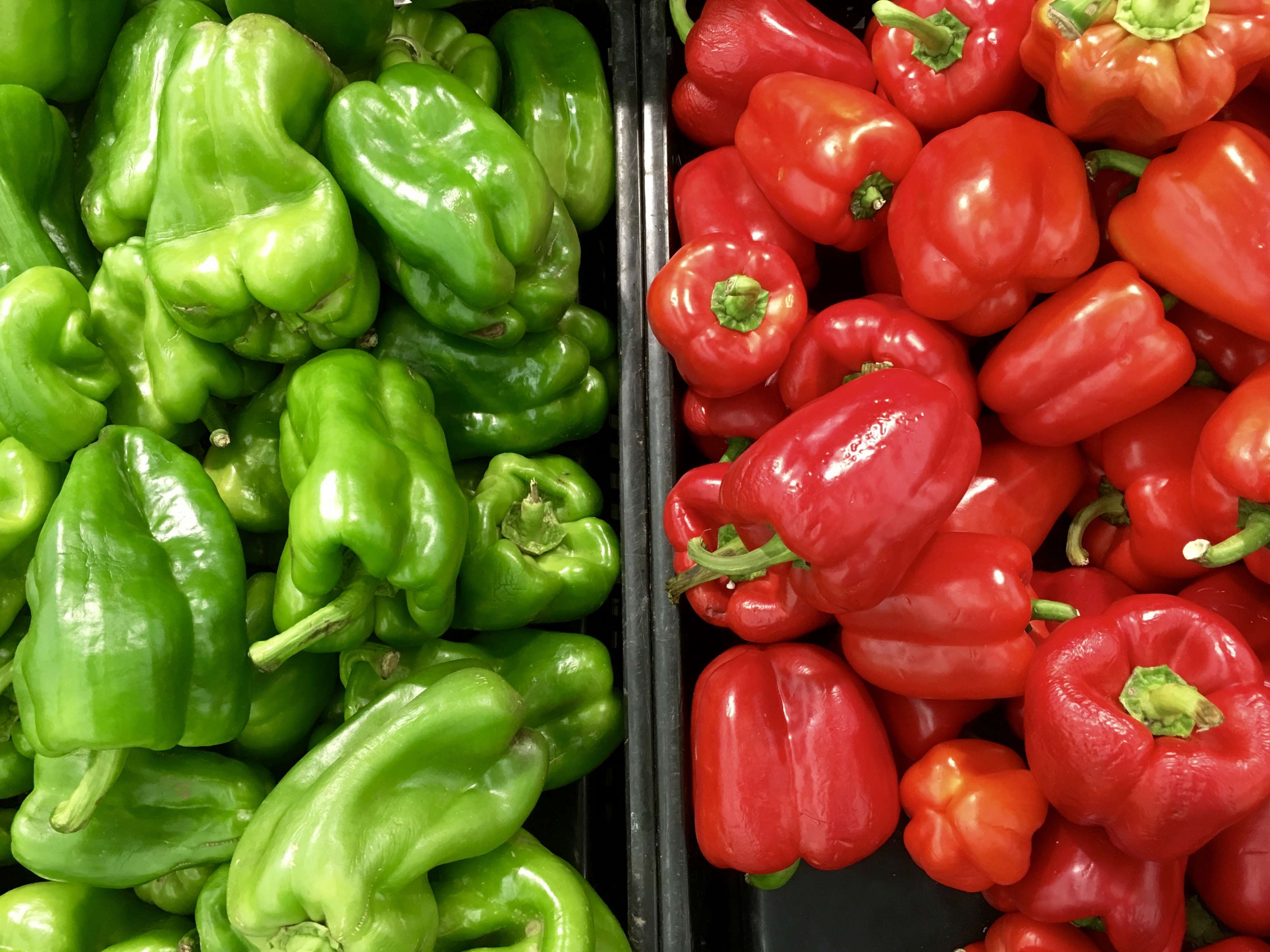 healthy, freshness, market, paprika, red, 2K, capsicum, ingredients, wellbeing, red bell pepper, healthy eating, pimento, for sale, food and drink, pepper, HD Wallpaper