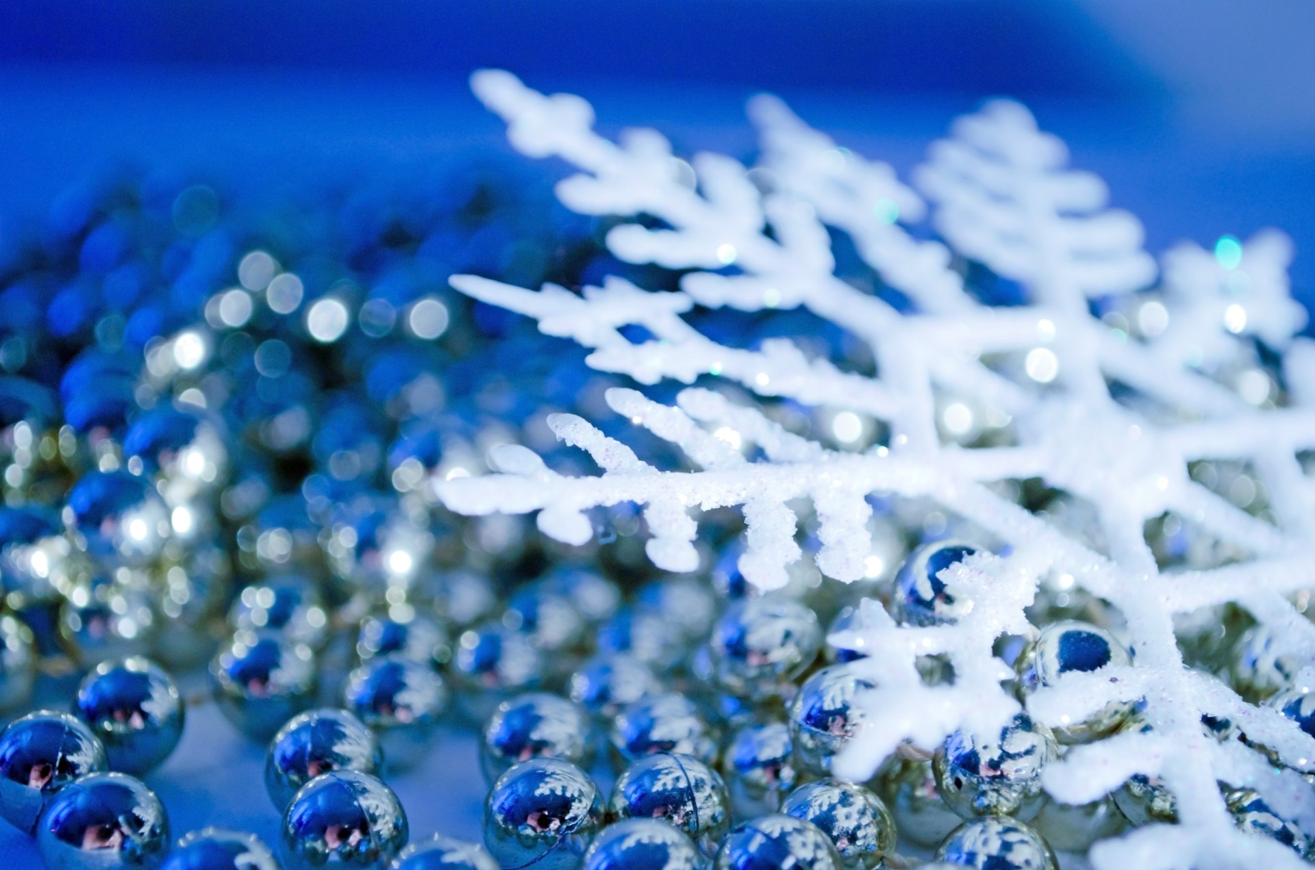 baubles, postcard, snow, table, background, focus on foreground, snowflake, precious gem, purple, high angle view, close-up, decoration, december, white, HD Wallpaper