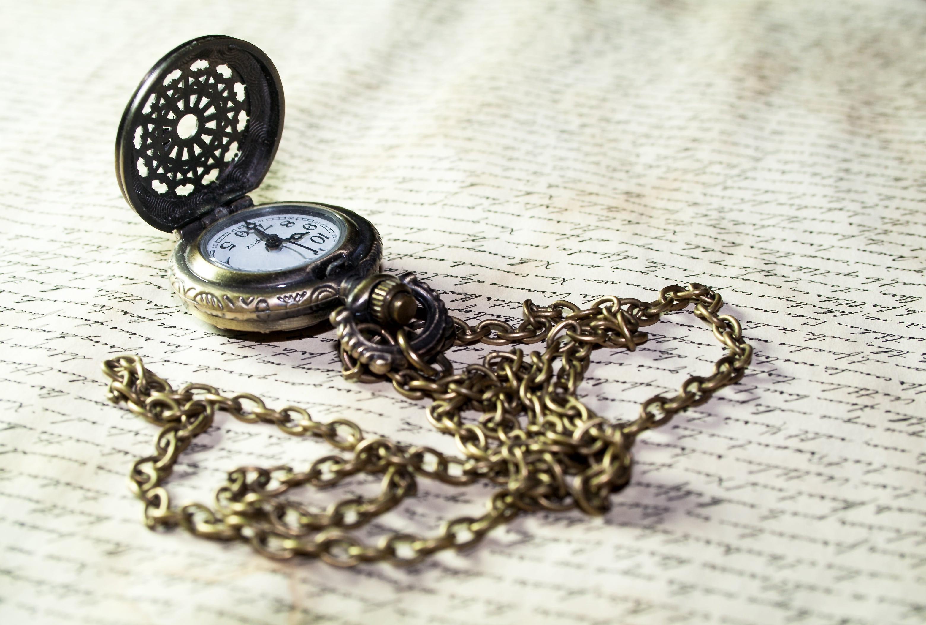 font, table, letters, beautiful, medallion, pocket watch, no people, trend, old, ring, deco, clock, parchment, chain, close, woman, retro look, brass, human, HD Wallpaper