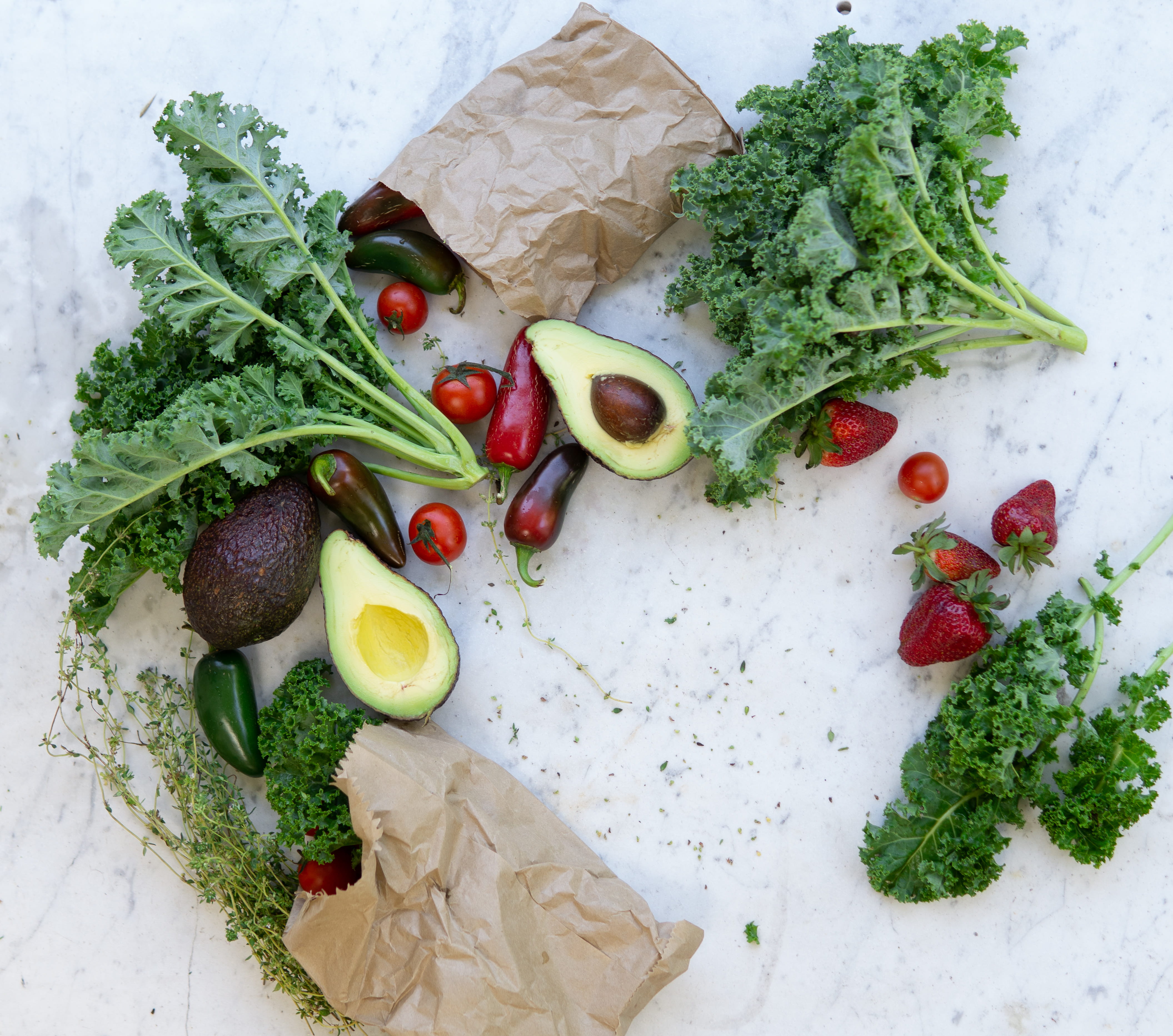no people, food, indoors, kale, ripe, table, freshness, leafy greens, flatlay, vegetables, nutrition, green color, broccoli, organic food, diet, flat, still life, HD Wallpaper