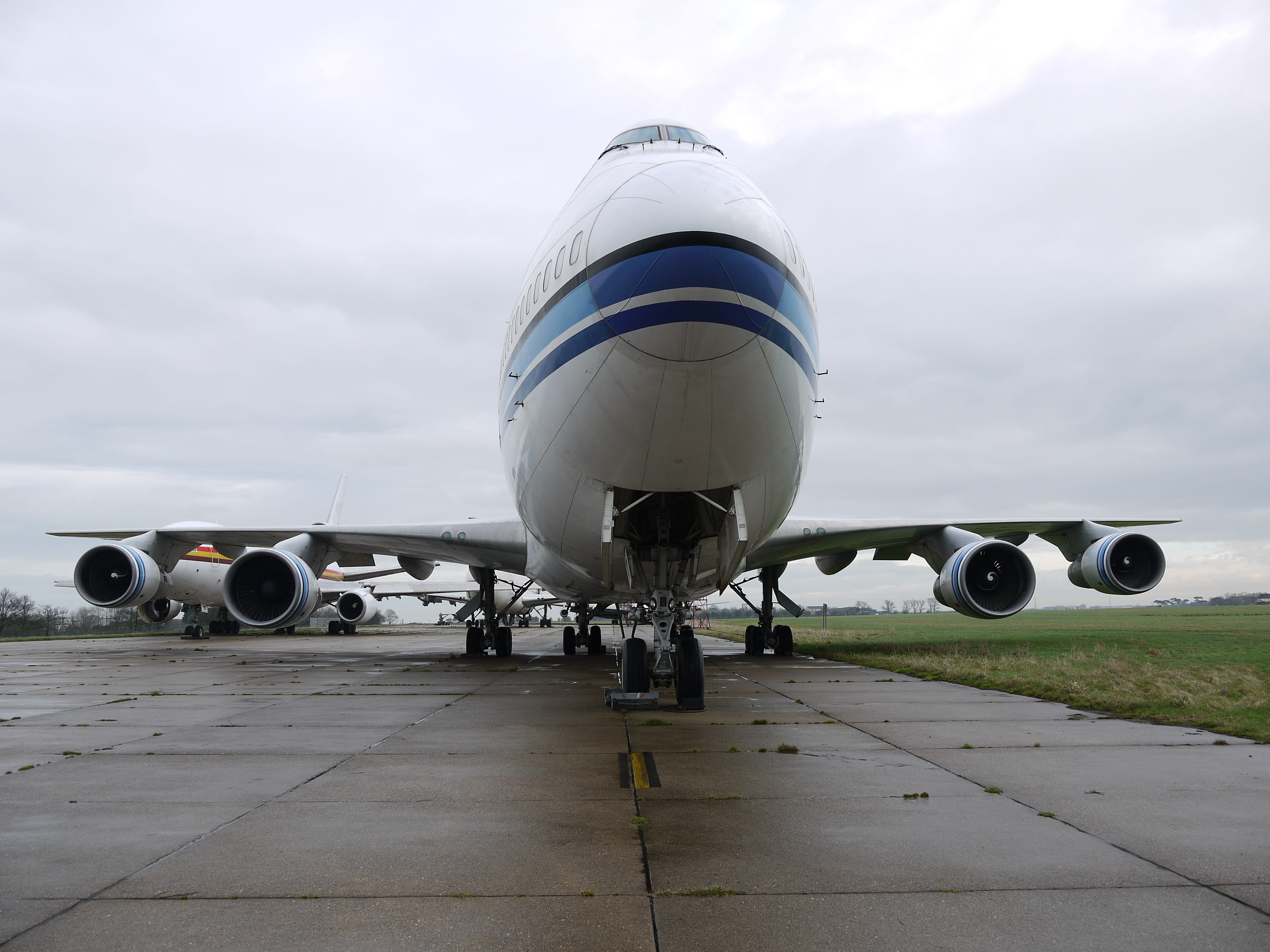 Close, stationary, Plane, day, nature, public transportation, cloud - sky, grey, jet engine, no people, sky, Front, mode of transportation, outdoors, travel, HD Wallpaper