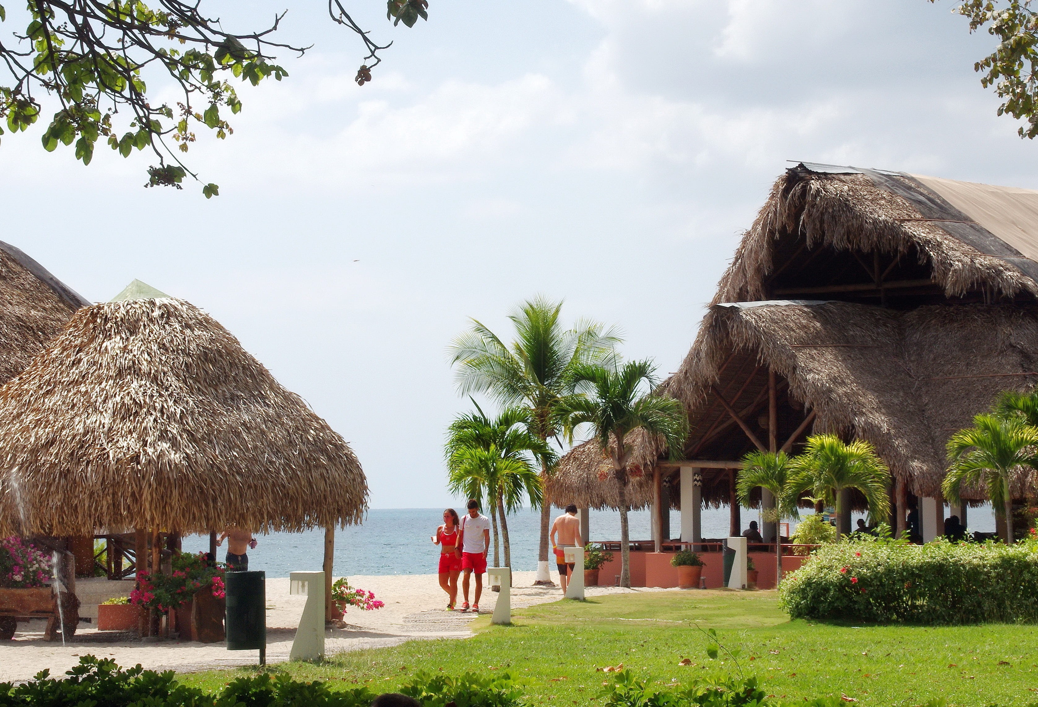luxury, architecture, vacations, travel destinations, plant, beauty in nature, water, built structure, sea, idleness, sandy beach, roof, nature, Panama, HD Wallpaper