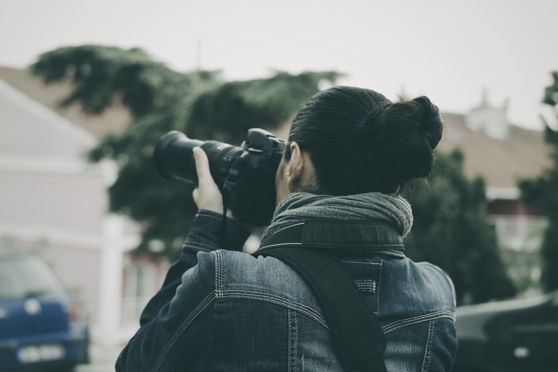 waist up, top, photography themes, focus, adult, blur, photo, near, people, casual clothing, blue, photographer, standing, lifestyles, activity, time, two people, HD Wallpaper