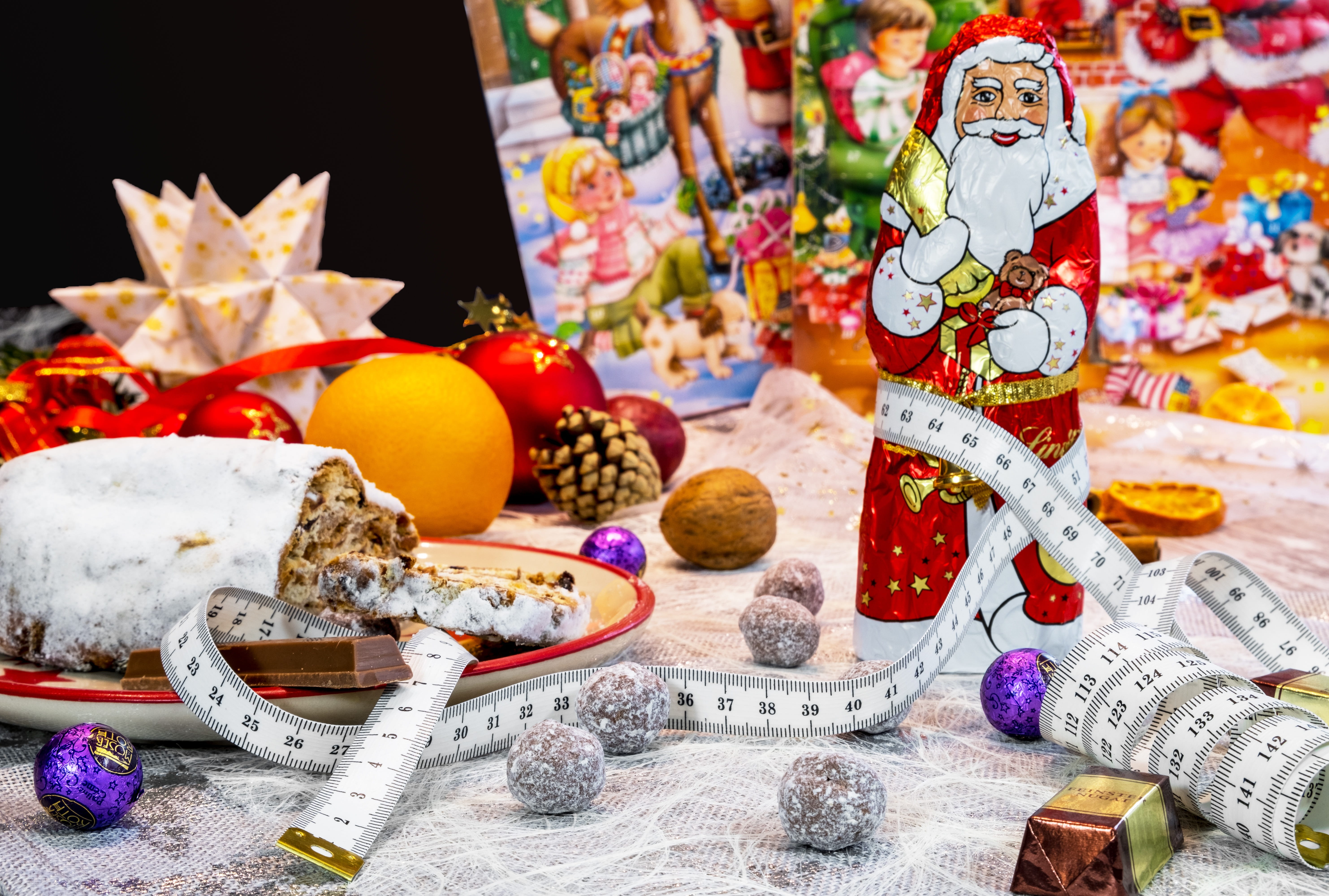 event, female likeness, dickmacher, no people, take to, diet, close-up, overweight, indoors, calories, representation, christmas, gingerbread, advent, male likeness, HD Wallpaper