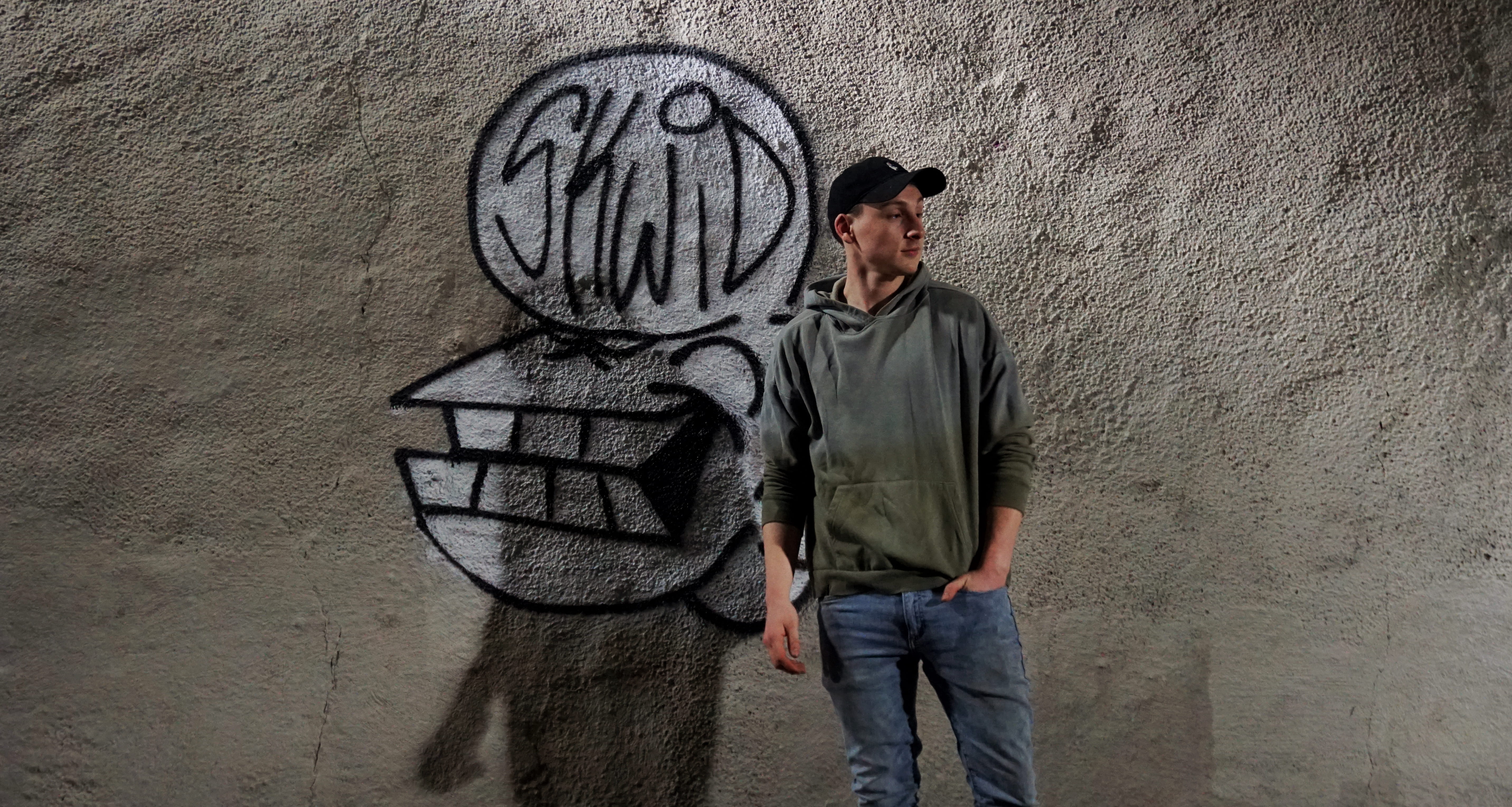 photography, jeans, built structure, young adult, lifestyles, grafiti, sleeve, art, graffiti, apparel, wall, mural, art and craft, real people, one person, HD Wallpaper