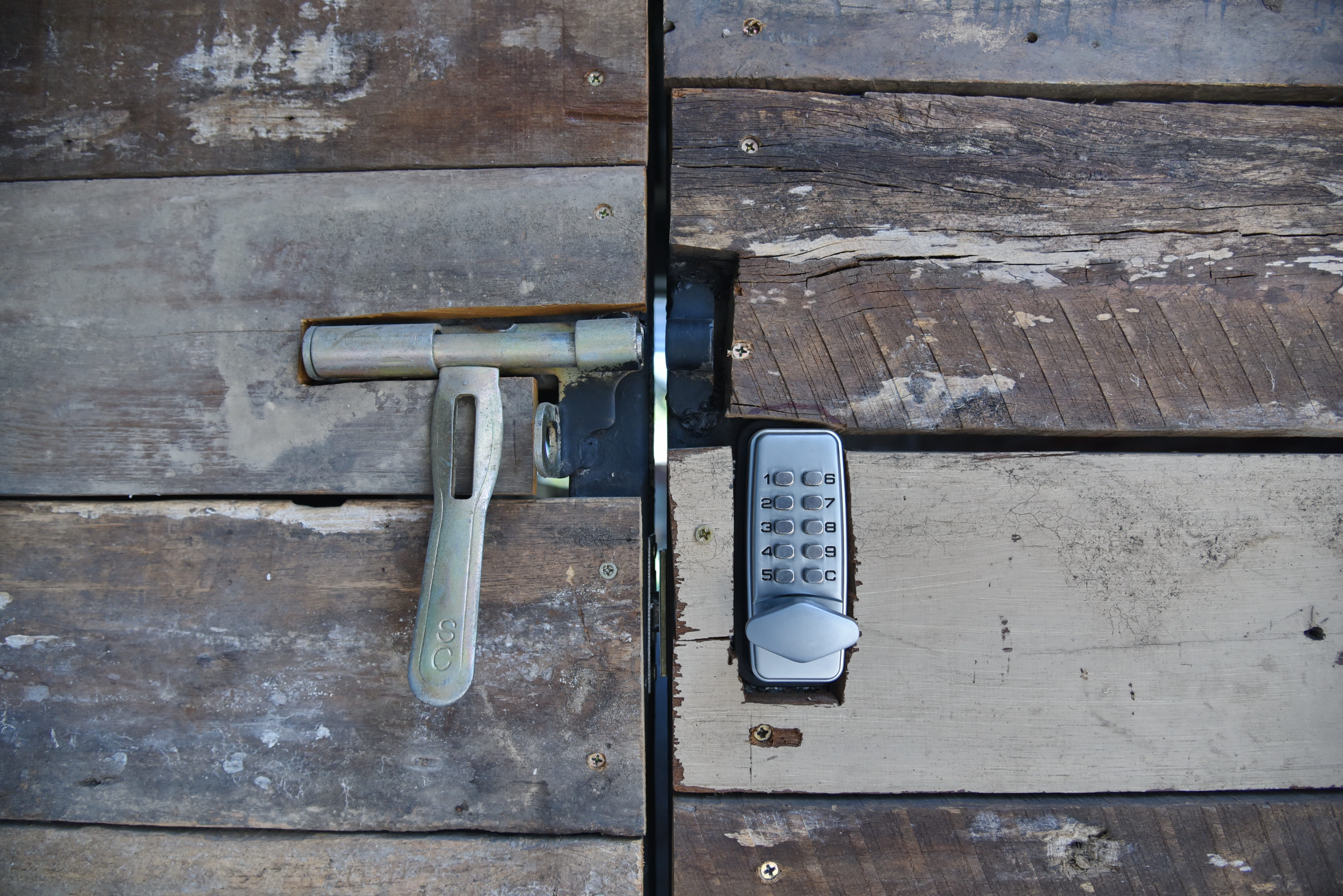 5K, mobile phone, connection, door, technology, home, day, chiang mai, close-up, close, table, protection, metal, still life, communication, security, HD Wallpaper