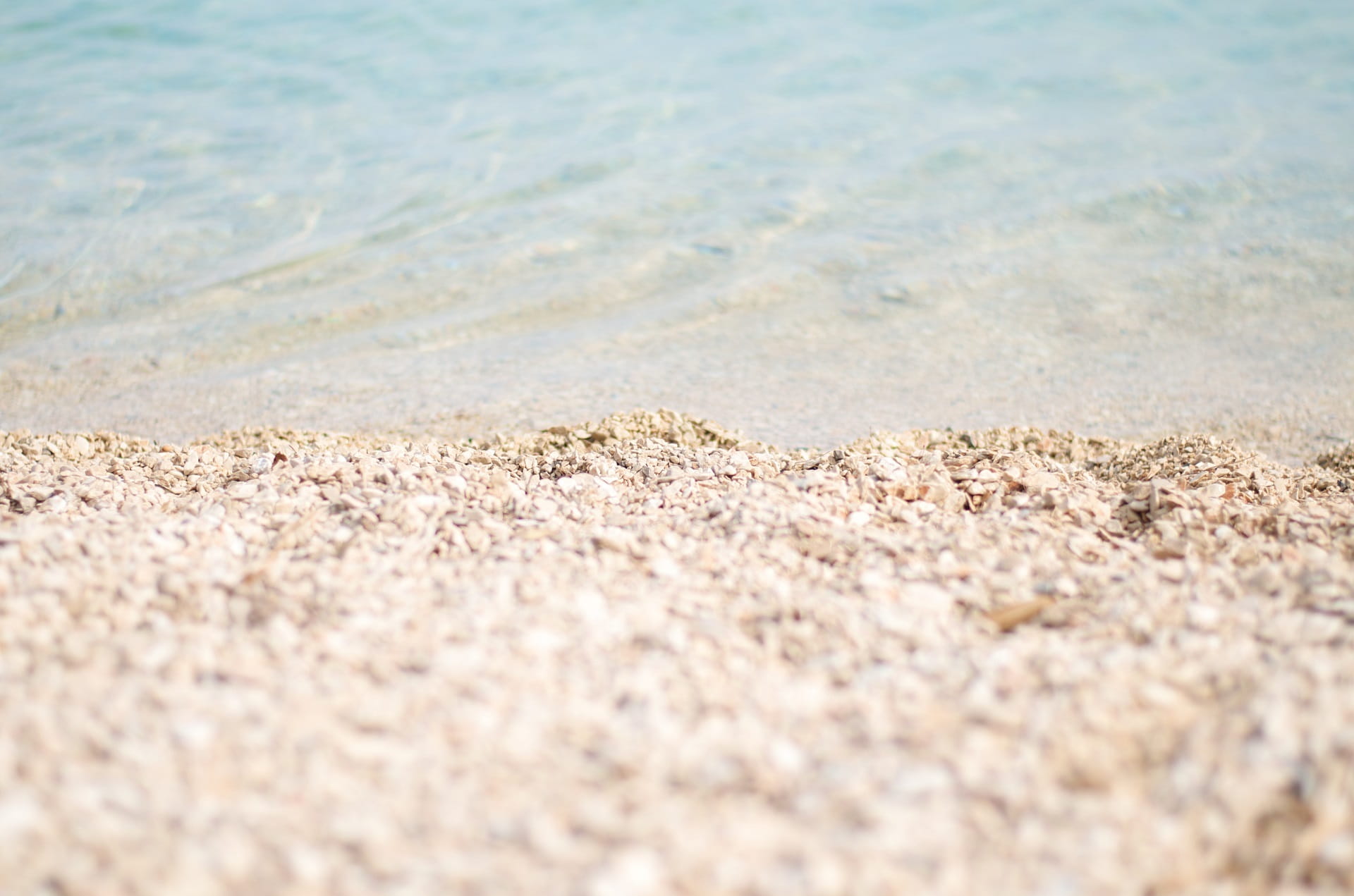 sea, outdoors, tranquility, close-up, beauty in nature, land, surface level, full frame, nature, textured, selective focus, pebble, beach, Stones, backgrounds, HD Wallpaper