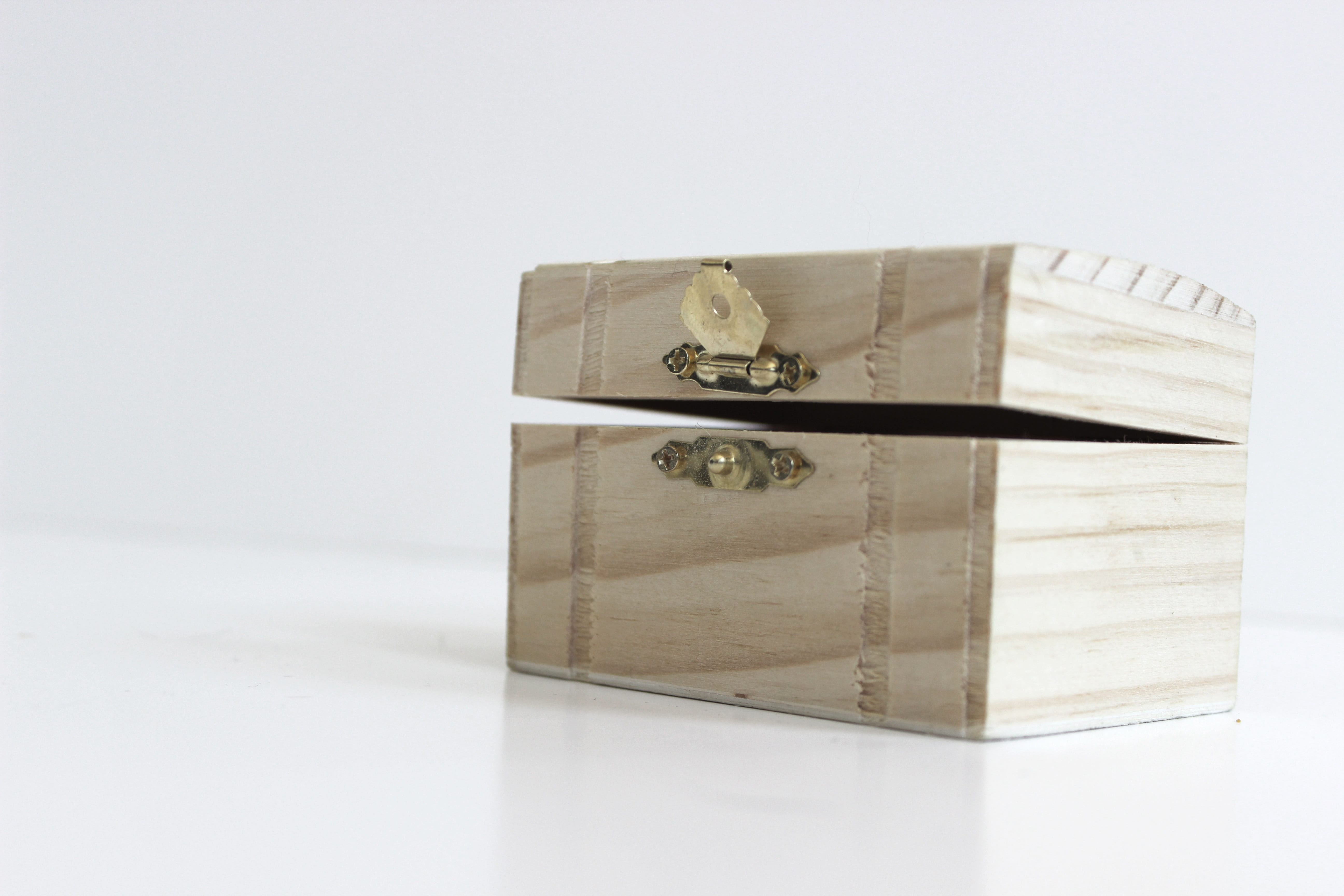 storage, secret, key, cut out, wood, figurative, precious, chest, studio shot, open, beige, white, look, symbol, perception, gift, discover, gift box, treasure, HD Wallpaper