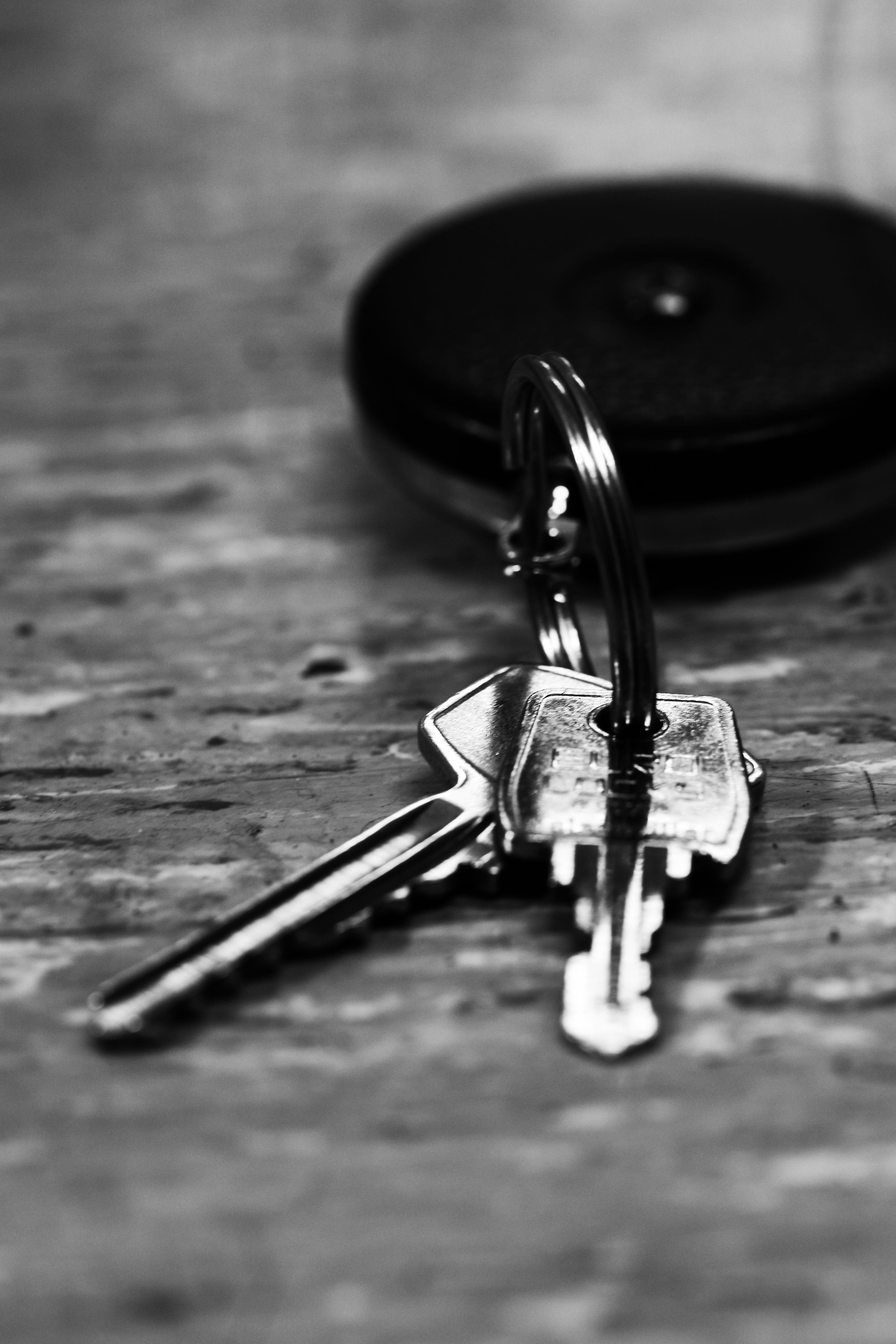 key, no people, focus on foreground, still life, hanging, high angle view, silver colored, close-up, Keys, padlock, day, lock, unlocking, Metal, wood - Material, Phone HD Wallpaper