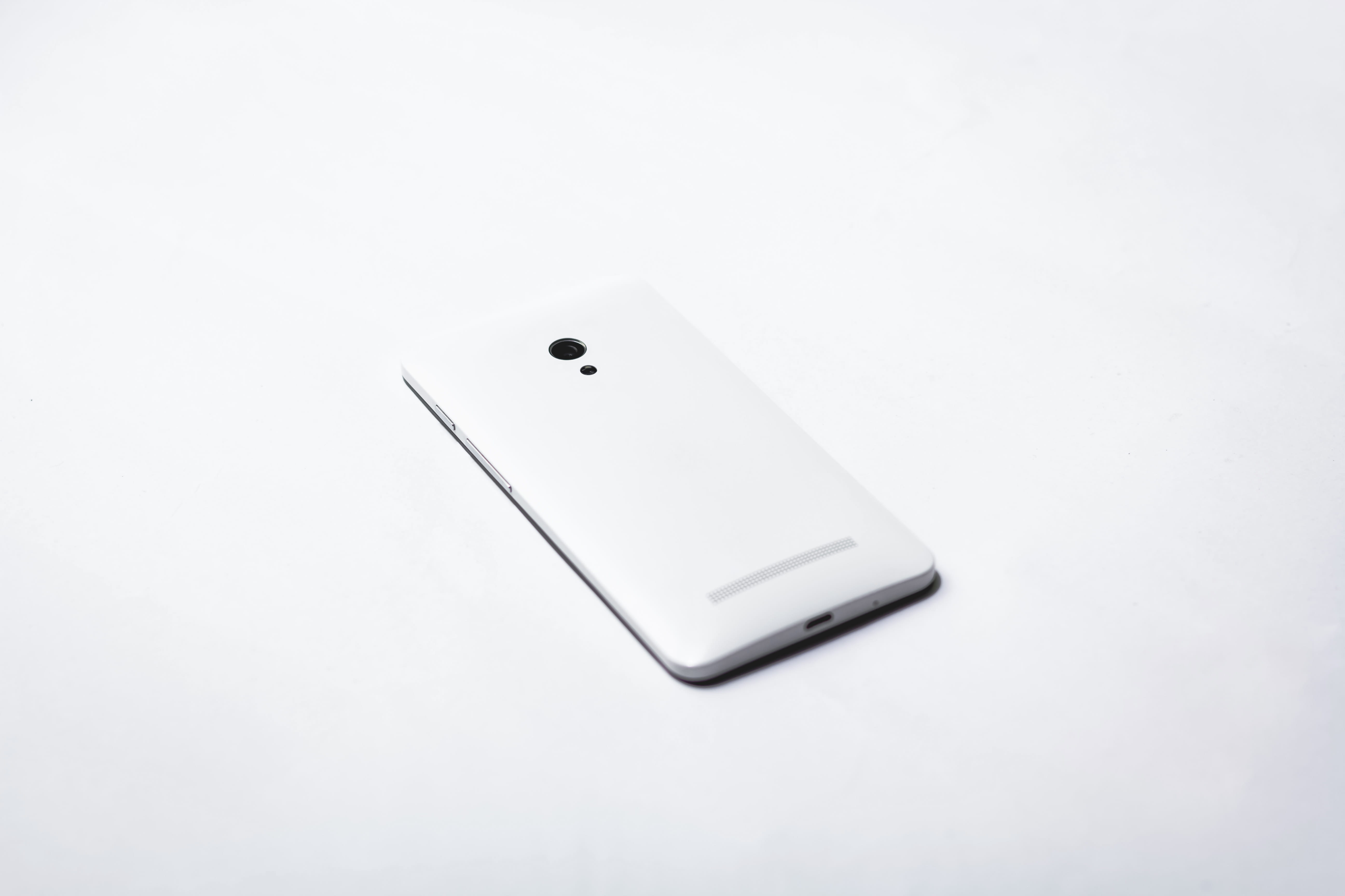 mobile, io, close-up, simplicity, indoors, cut out, electrical equipment, highkey, single object, defiant, copy space, industrial, product, 5K, still life, HD Wallpaper