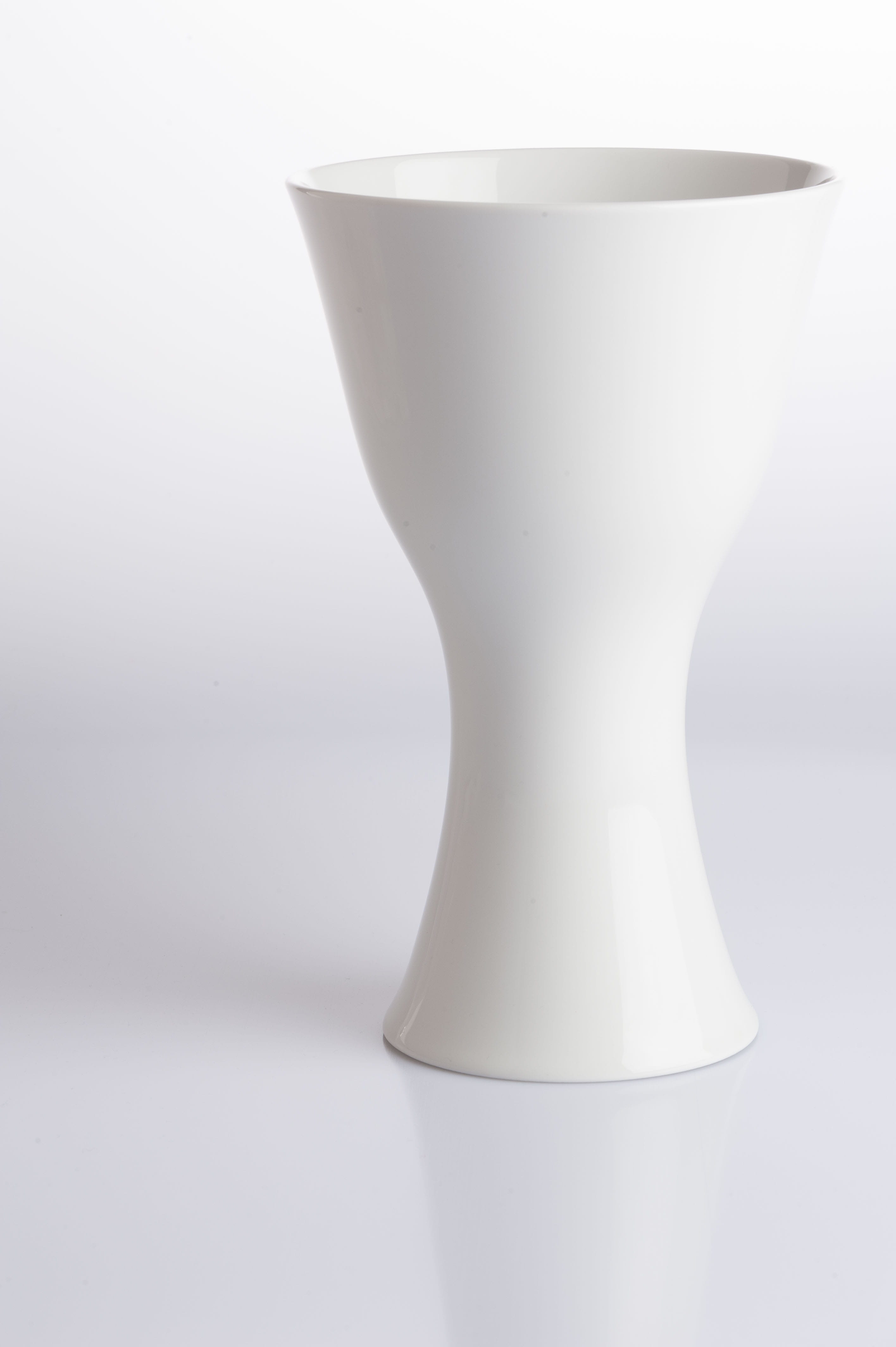 no people, white background, simple, simplicity, highkey, table, design, blank, bremen, man made object, studio, indoors, still life, ceramics, close-up, Phone HD Wallpaper