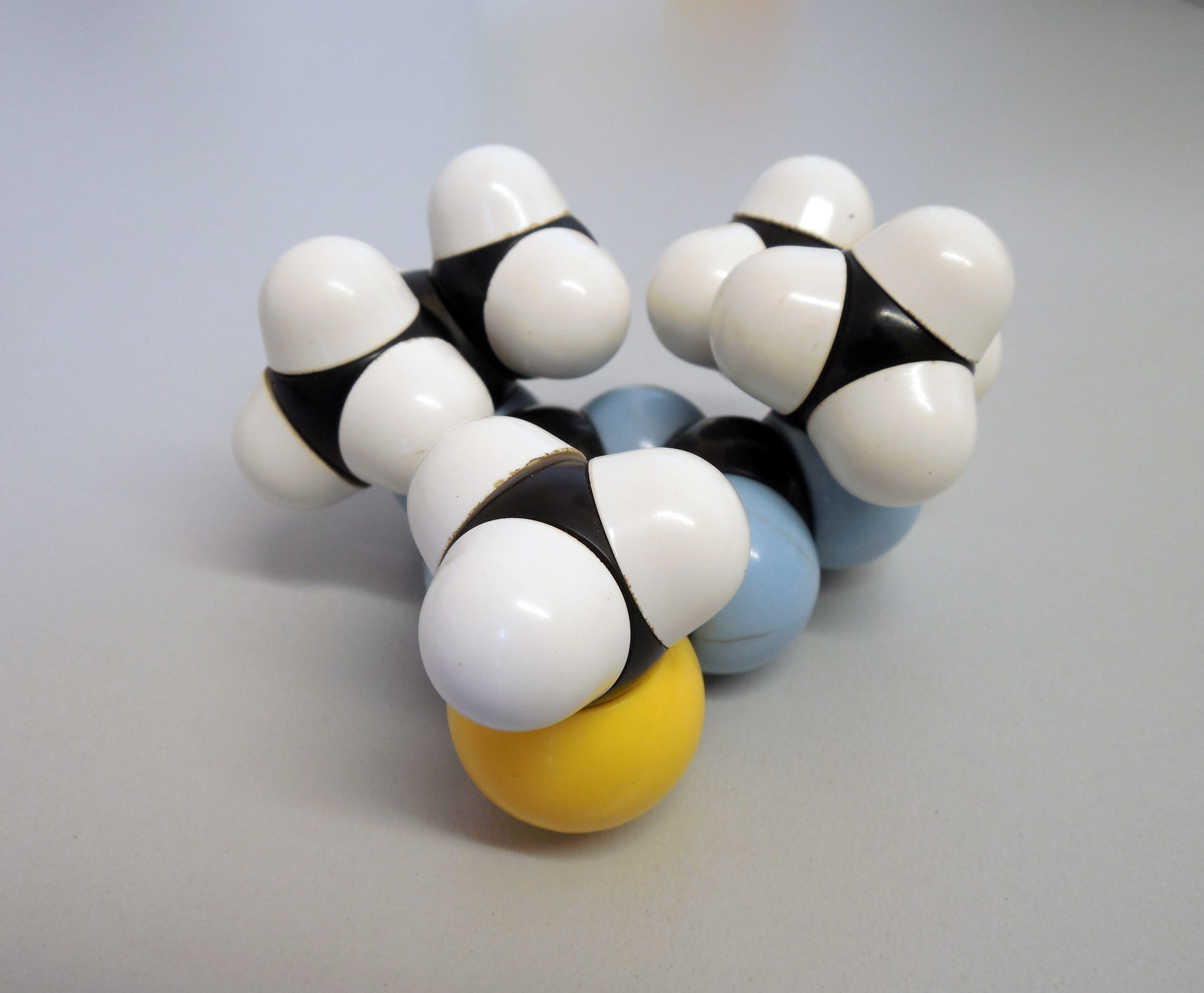high angle view, white, spherical model, gray, toys, food, healthcare and medicine, shape, dose, molecule, cut out, chemistry, table, still life, white color, HD Wallpaper
