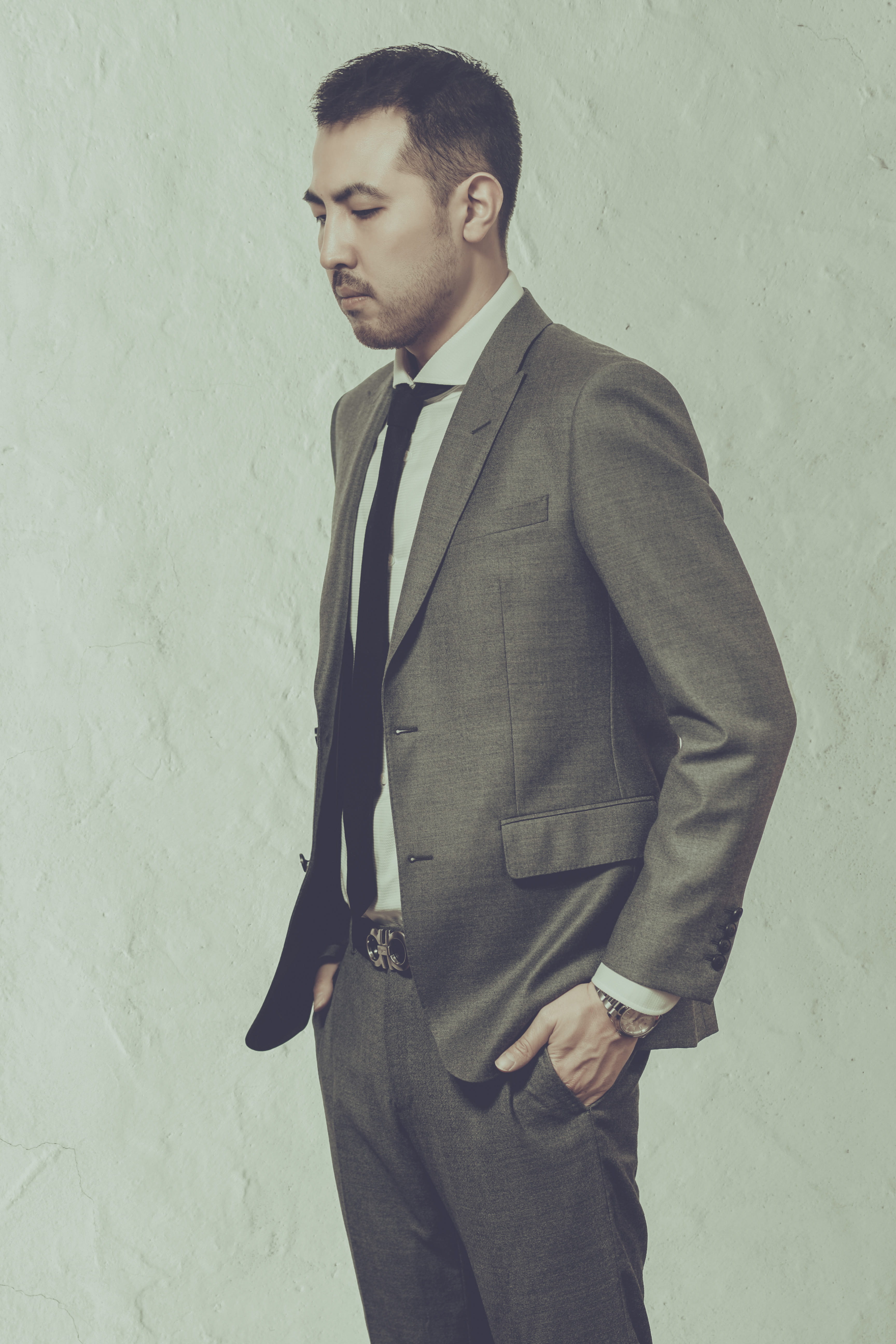 formalwear, fashion, coat, standing, businessman, accessories, dress, photography, business, suit, peaked, portrait, art, black, clothing, menswear, young adult, Phone HD Wallpaper