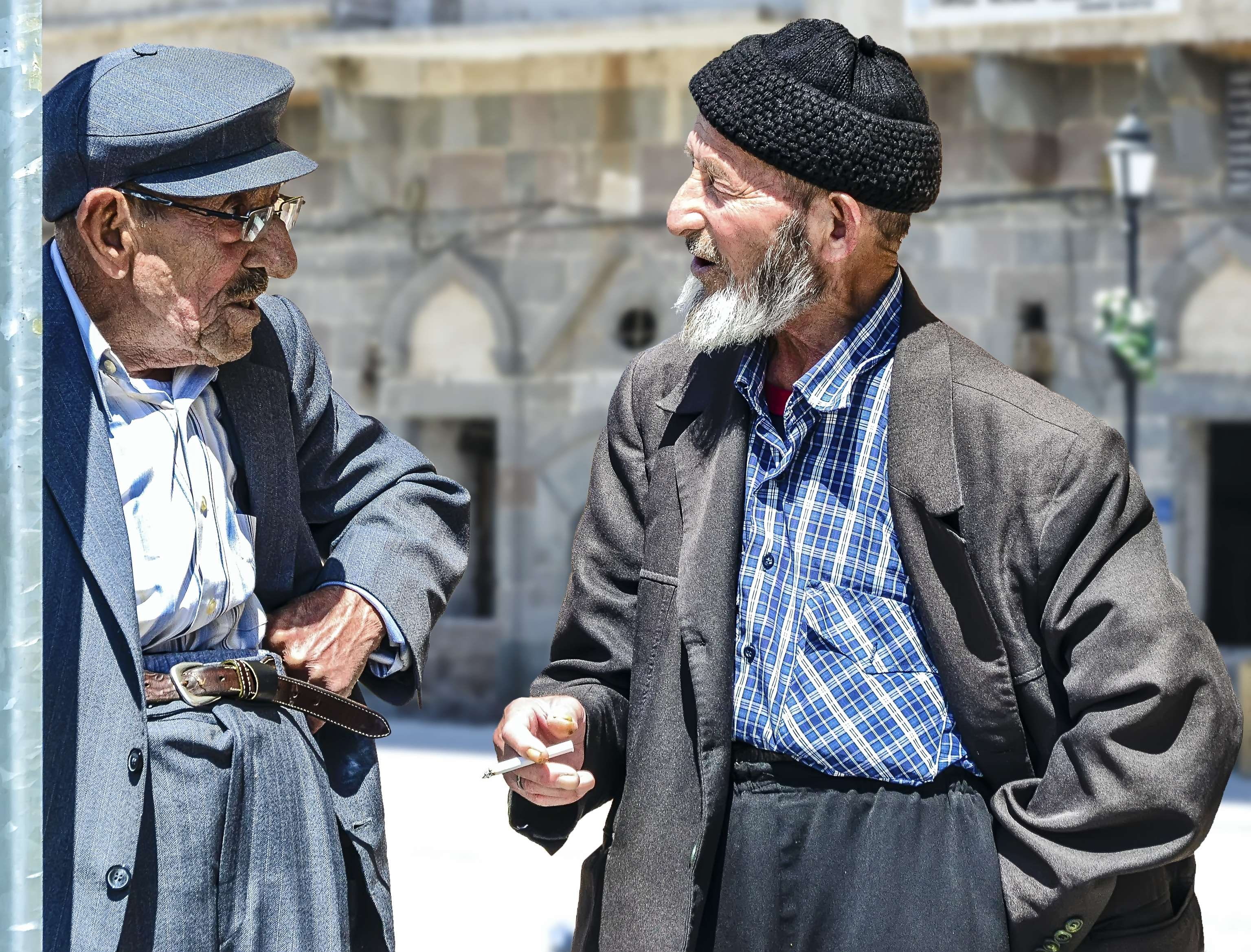beret, lifestyles, clothing, couple - relationship, beauty, outdoors, day, analog film, funny, men, elders, beaver, two people, full of love, casual clothing, HD Wallpaper