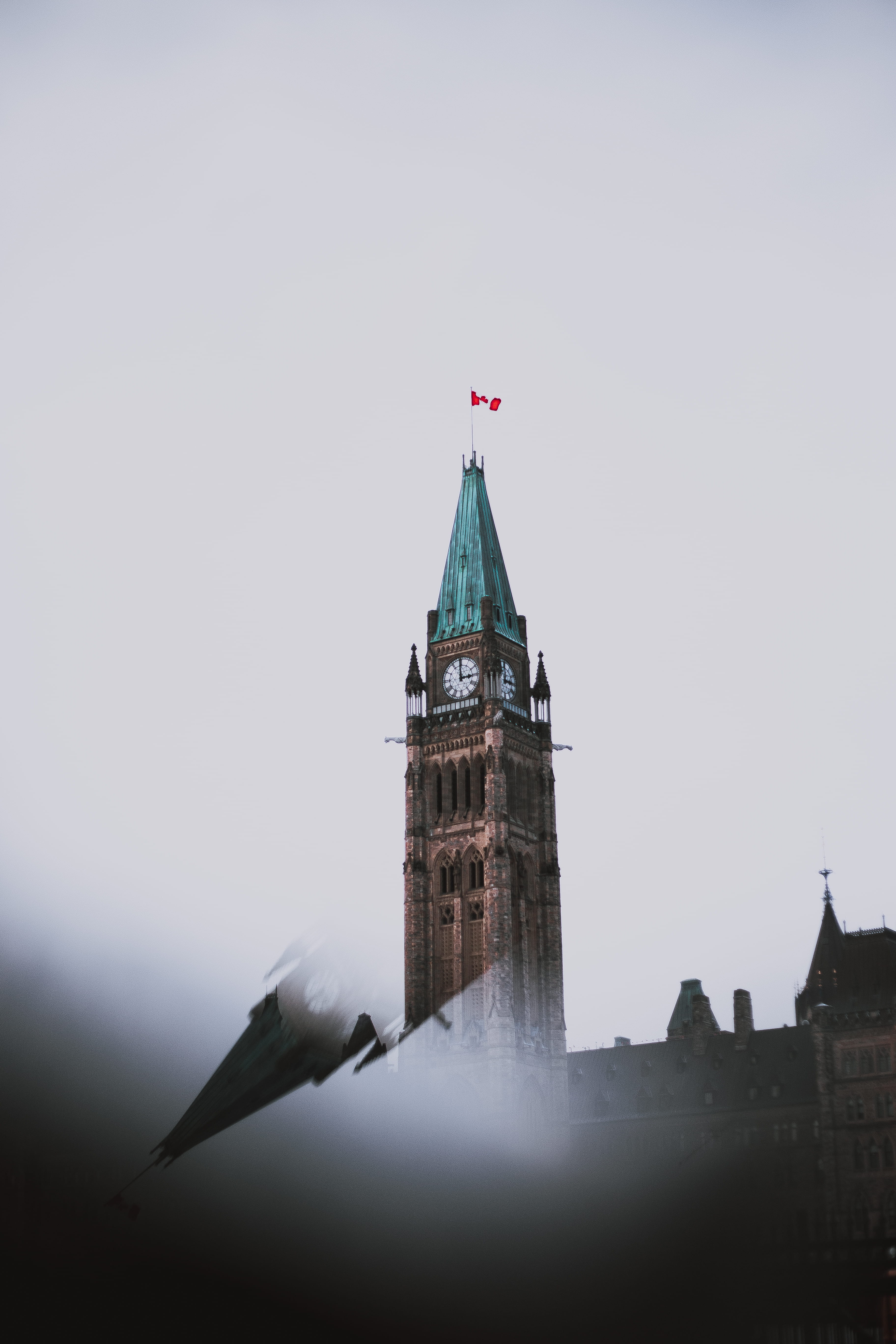 flag, metropolis, vessel, urban, outdoors, patriotism, transportation, shelf, dome, 5K, building exterior, history, parliament, travel destinations, government, Phone HD Wallpaper