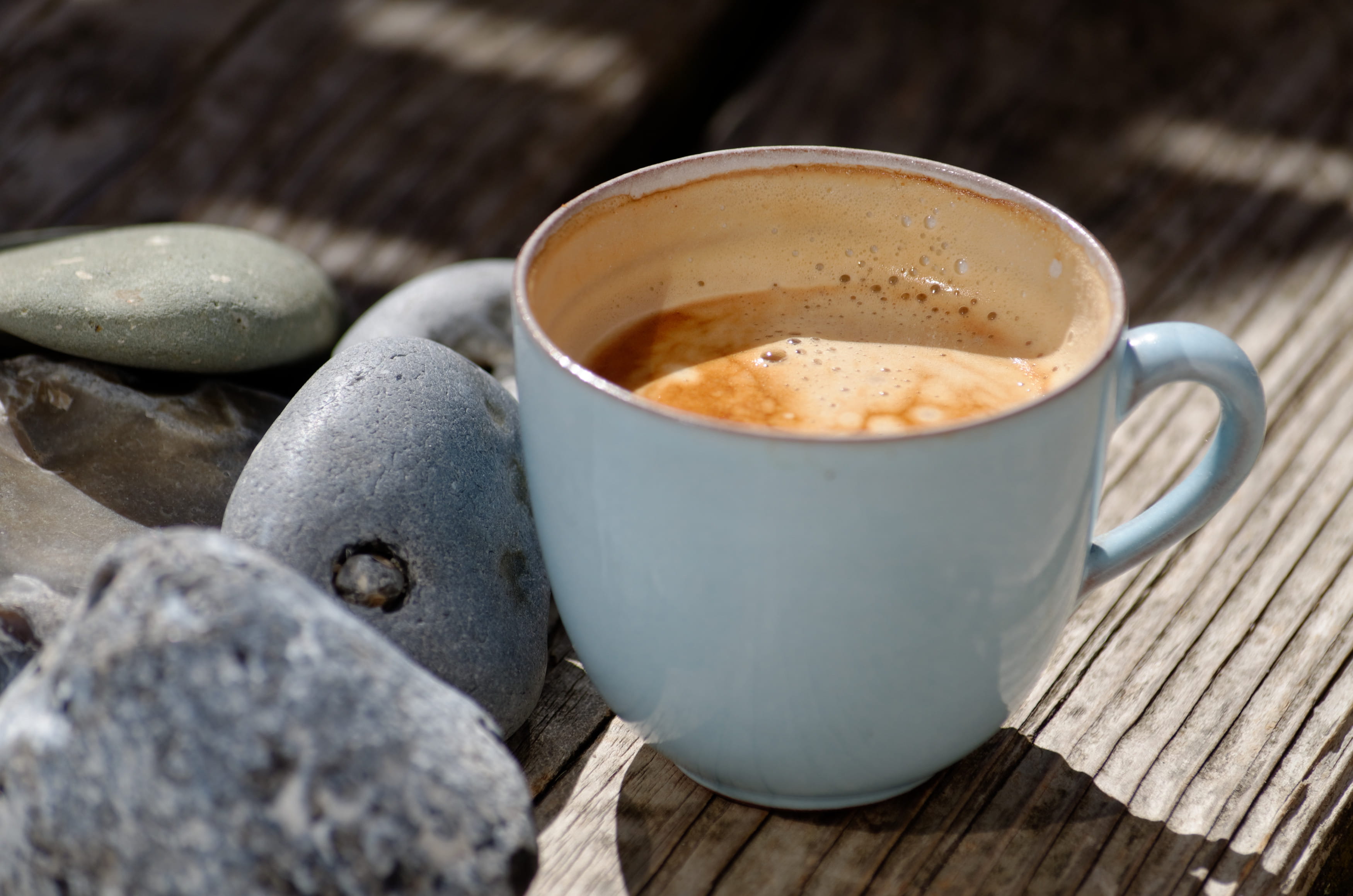 tea, drink, coffie, 2K, refreshment, plant, food, latte, beverage, mug, cup, hot drink, coffee cup, table, coffee - drink, porcelain, wood, pottery, focus on foreground, HD Wallpaper