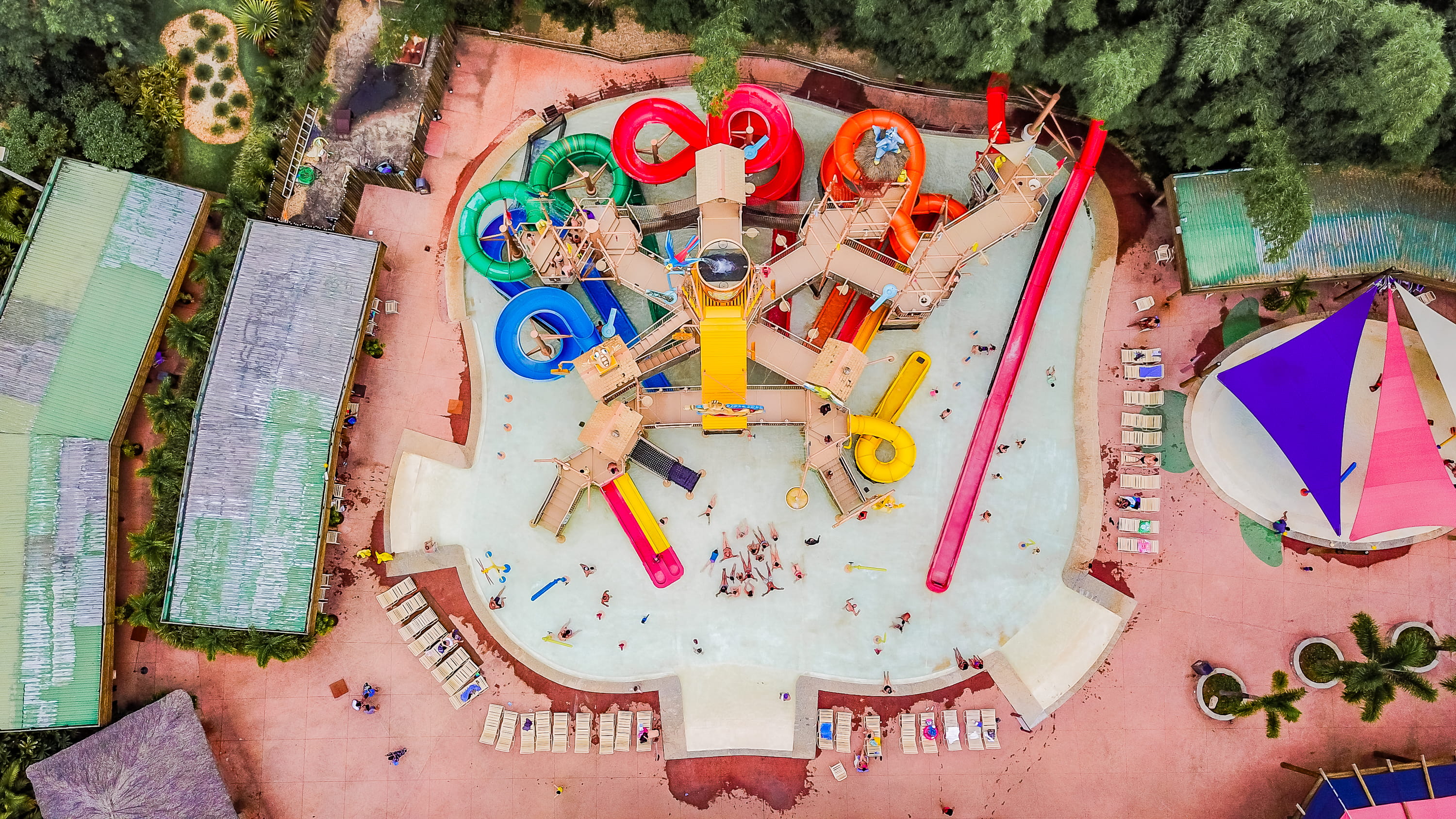theme park, birthday cake, architecture, arecaceae, pool, leisure activity, adventure, cake, swimming, no people, toy, craft, male likeness, brazil, shape, HD Wallpaper
