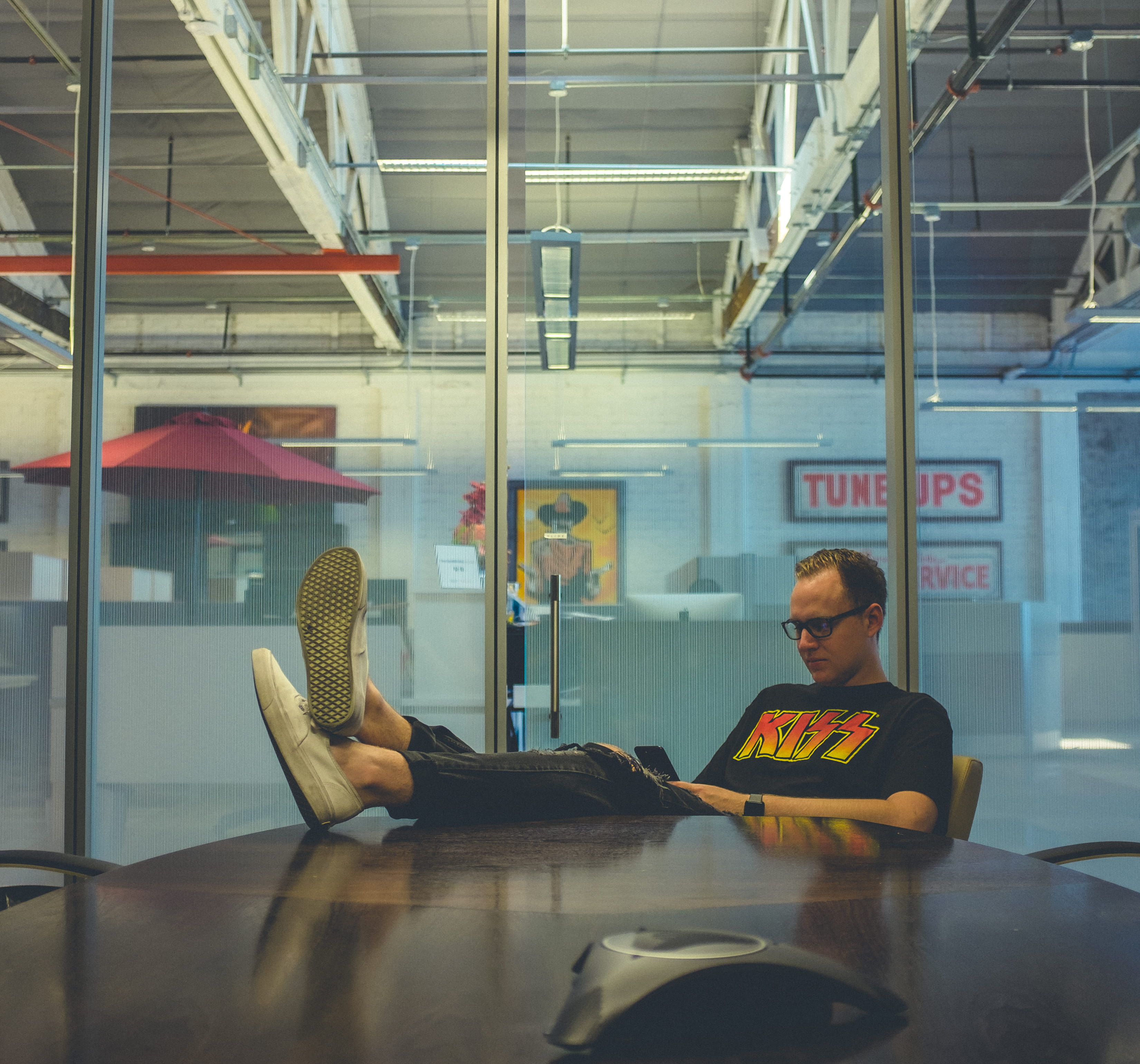 business, real people, sitting, boss, window, table, neonbrand digital marketing, one person, office, las vegas, clothing, united states, rich, relaxation, HD Wallpaper