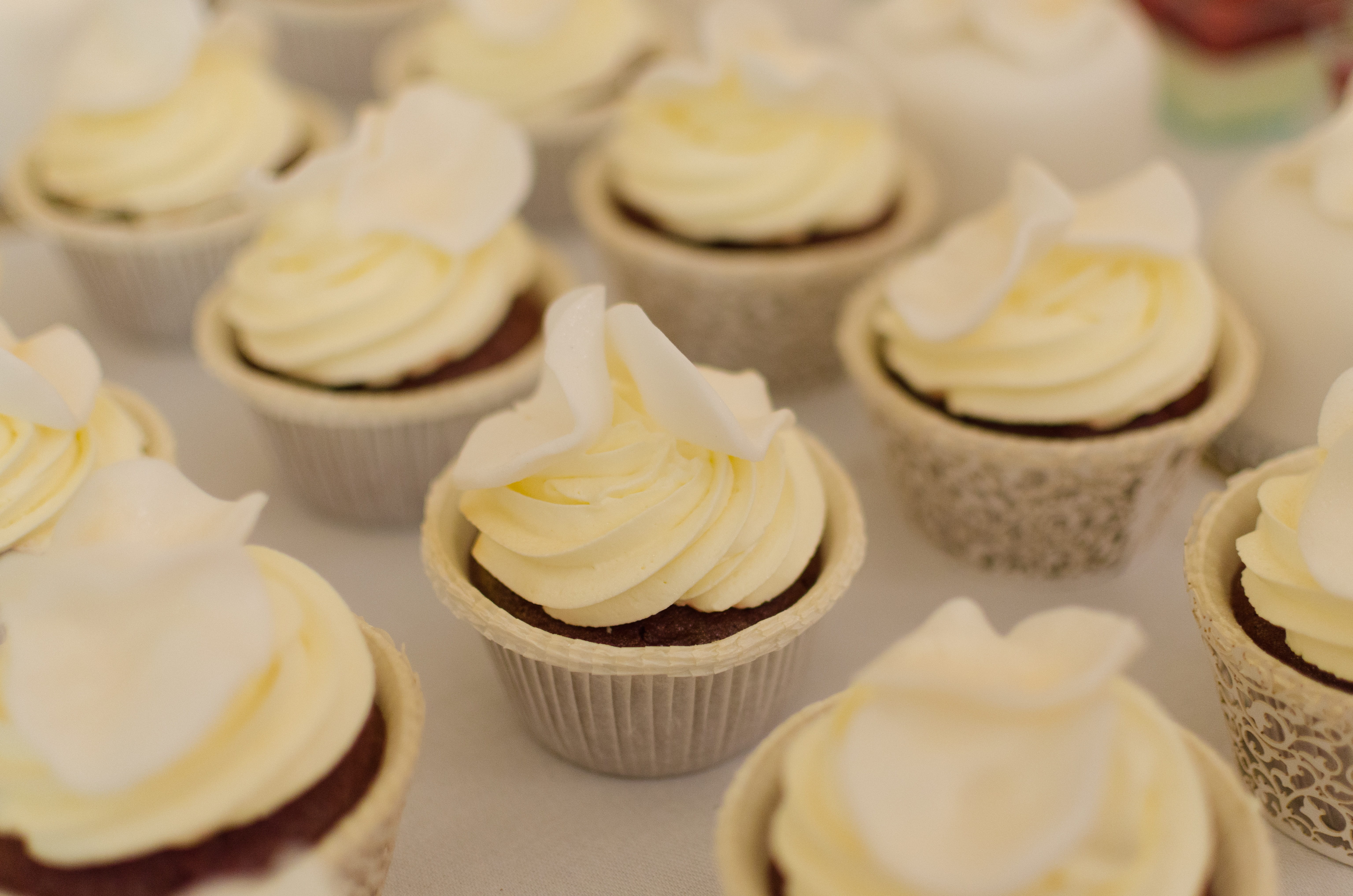 high angle view, whipped cream, reception, bliss, food, sweet, wed, groom, romantic, ceremony, flowers, temptation, expensive, sugar, bridal, cupcake holder, HD Wallpaper