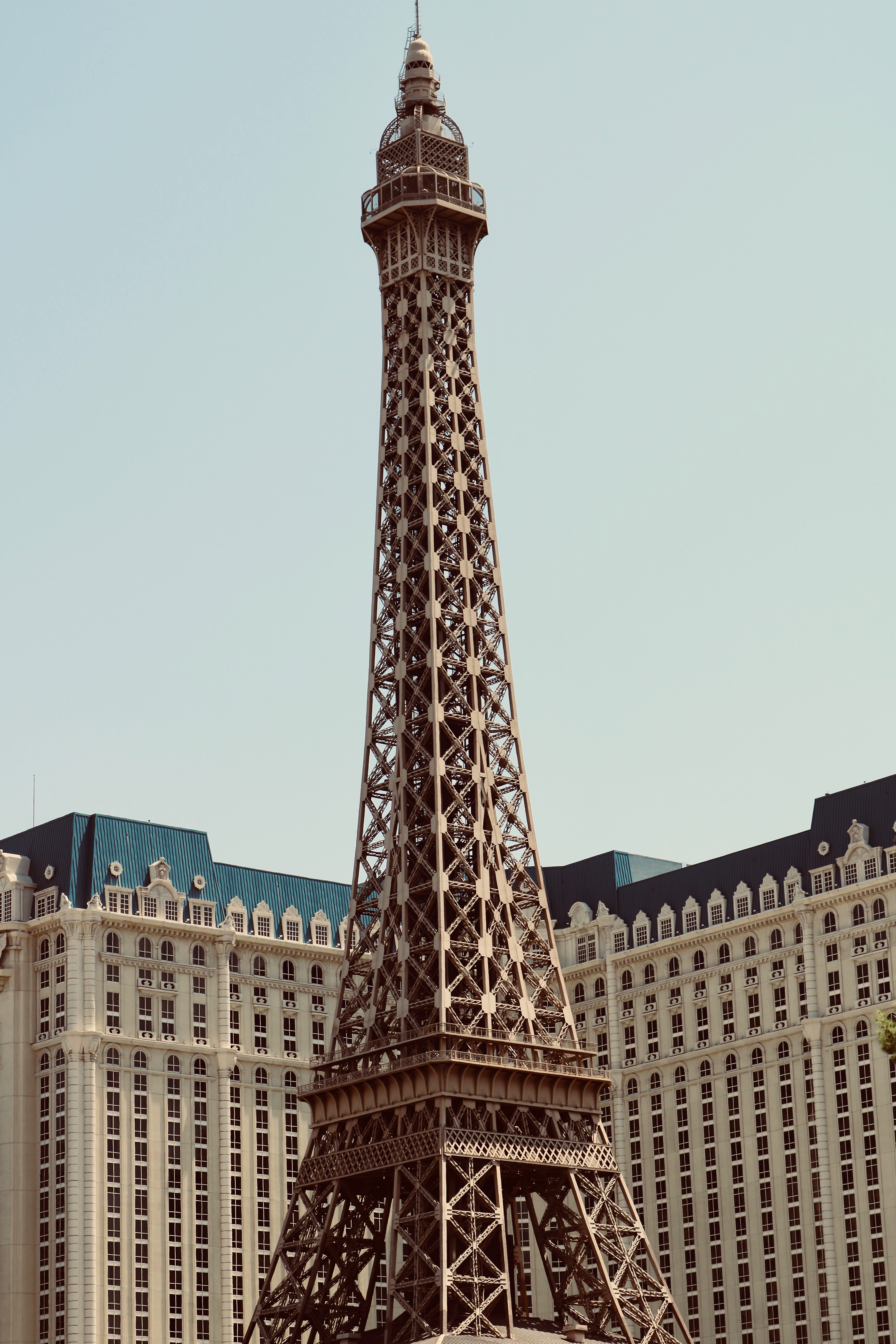 gamble, the past, day, nature, clear sky, structure, skyline, tourism, tower, skyscraper, sky, blue, low angle view, office building exterior, architecture, Phone HD Wallpaper