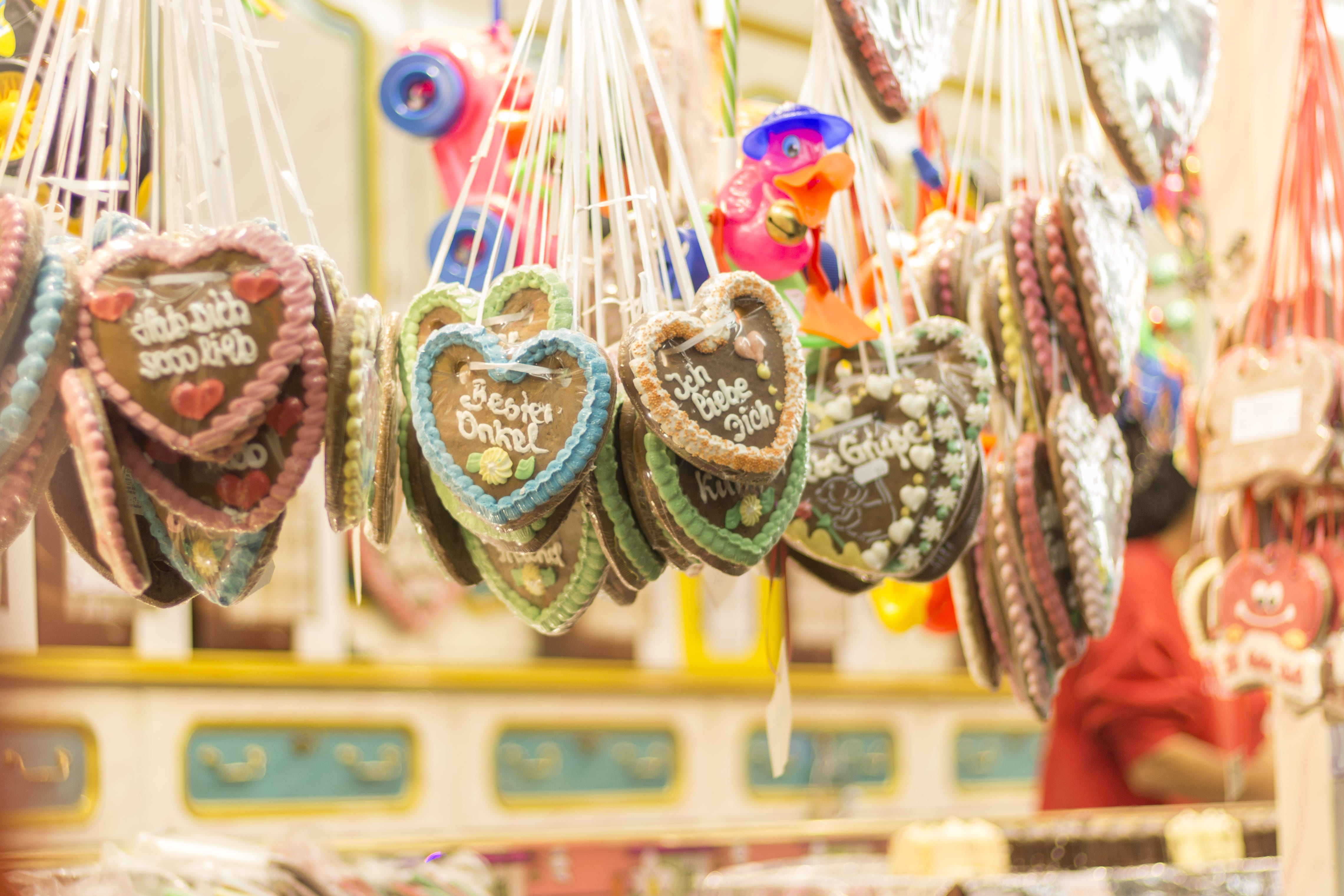 day, liebesbeweis, traditionally, font, 4K, food, sweet, delicious, colorful, oktoberfest, no people, heart shape, gingerbread cookie, for sale, cookie, HD Wallpaper