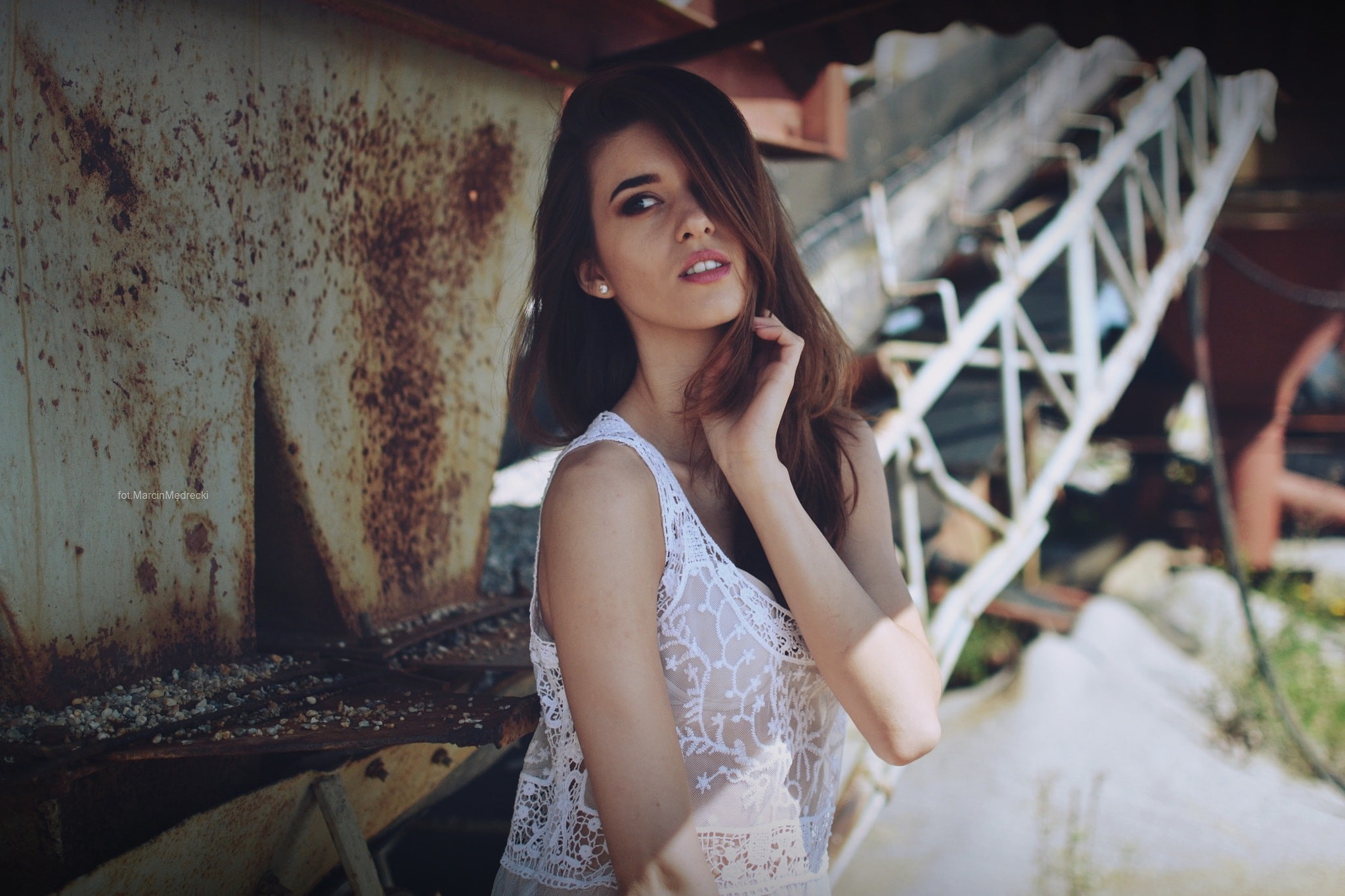 long hair, Natalia Szalagan, Polish women, looking, beautiful woman, Marcin Mędrecki, model, portrait, focus on foreground, women, casual clothing, Natalia Szałagan, HD Wallpaper