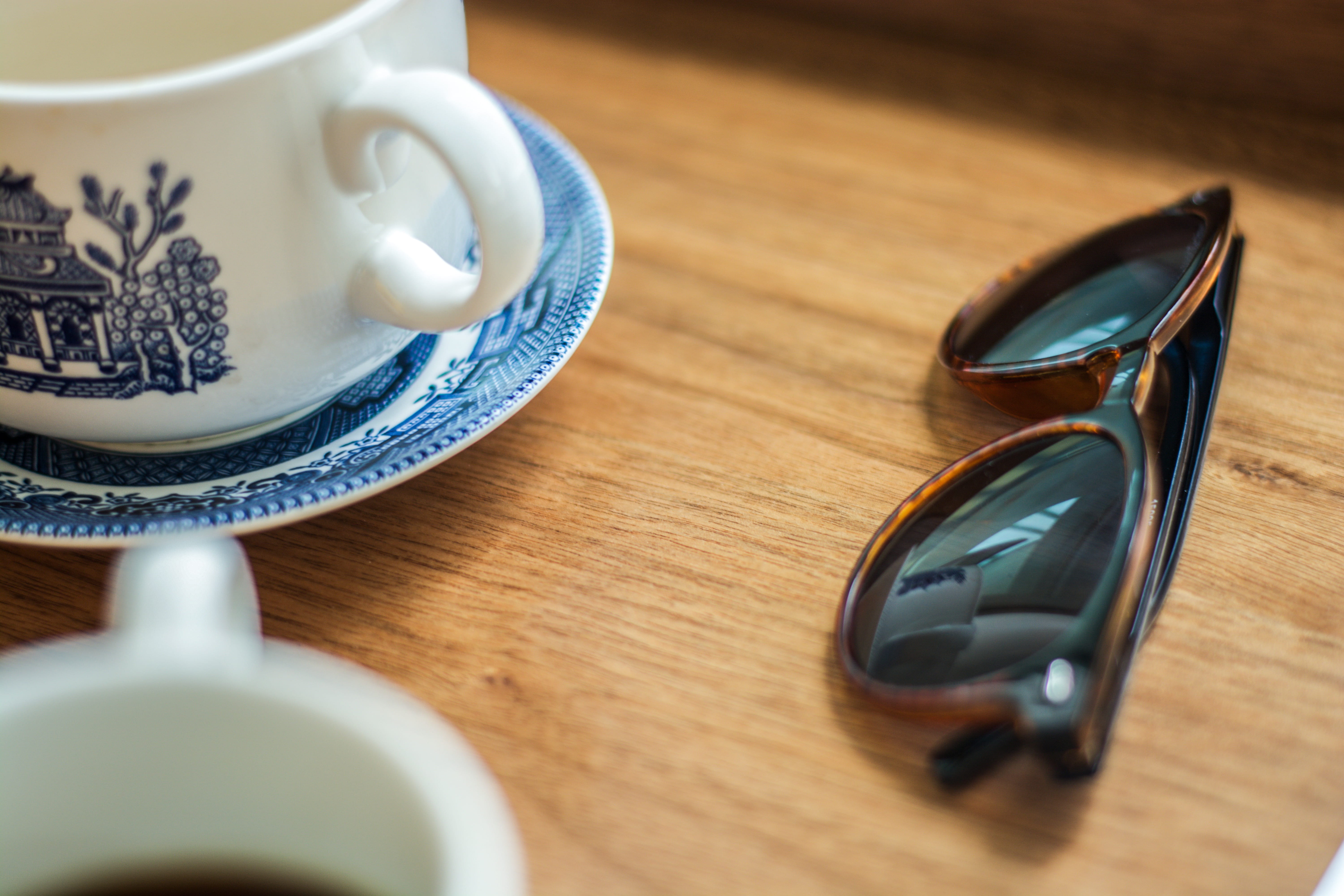 still life, refreshment, indoors, crockery, methodical coffee, sunglasses, mug, glasses, china, coffee - drink, tea cup, tea, freshness, food and drink, HD Wallpaper