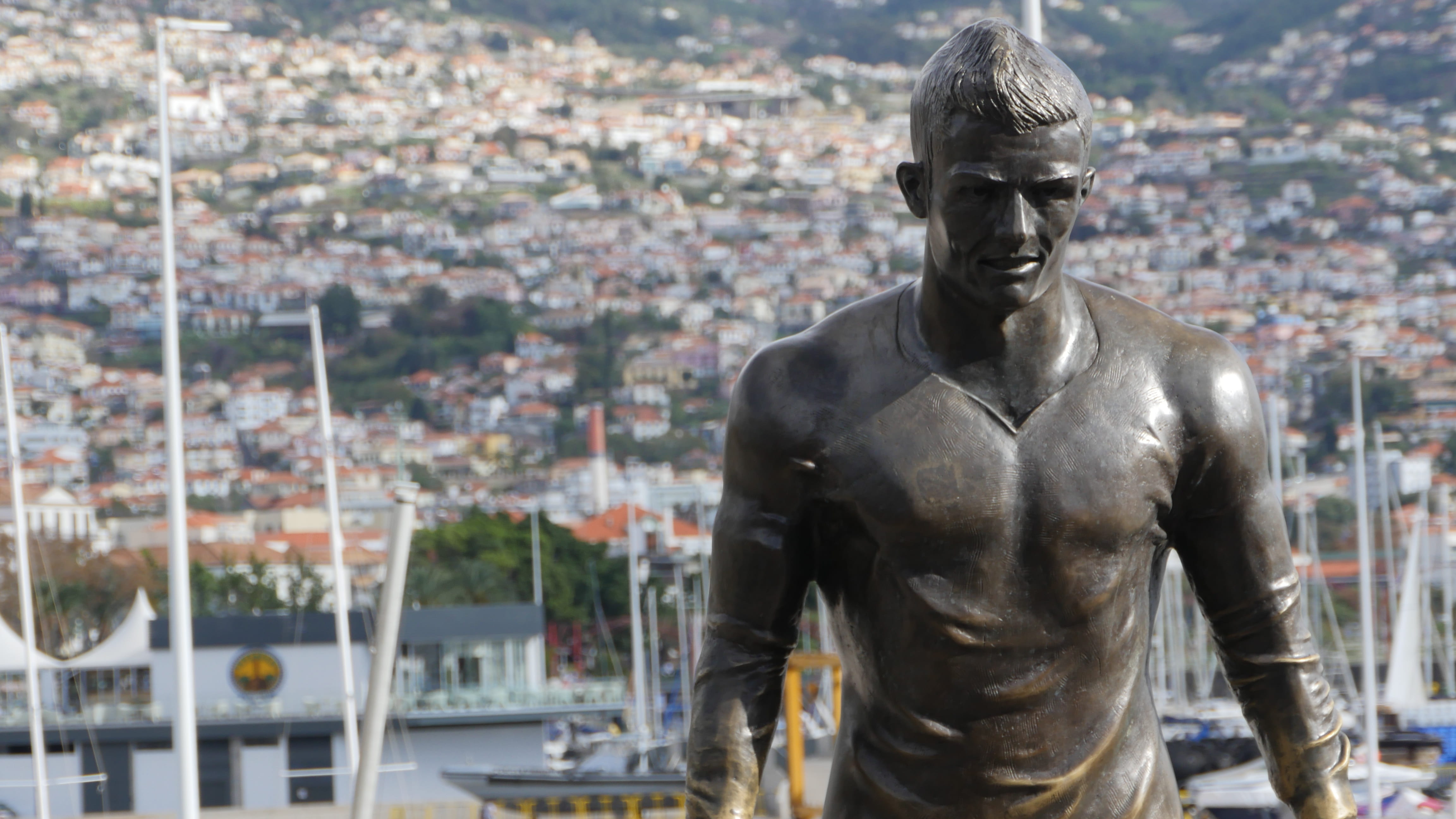 sportsman, man, funchal, concrete, cristiano ronaldo, people, madeira, built structure, bronze, brown, sport, building, cityscape, monument, cr7, city, HD Wallpaper