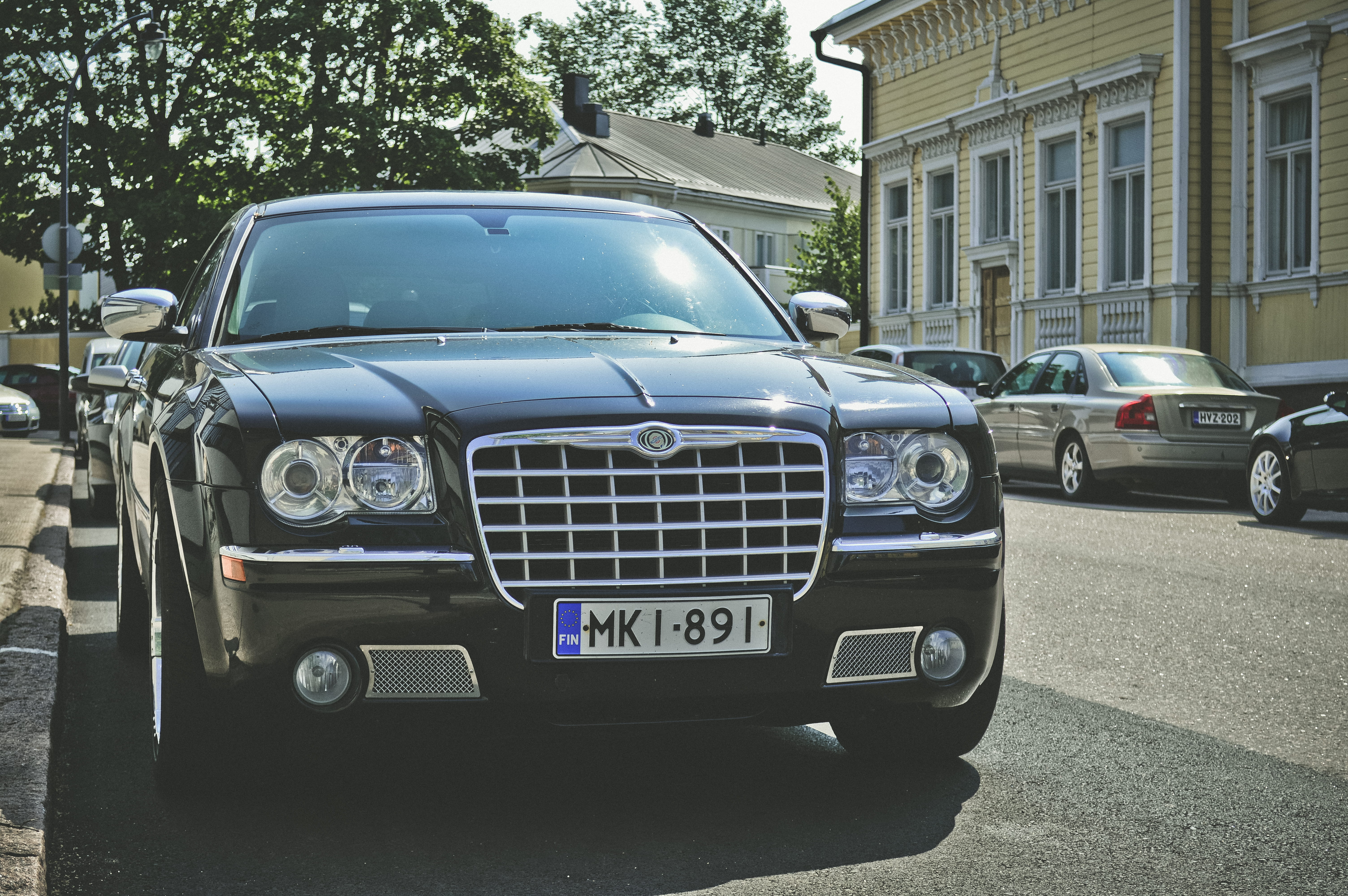 parked cars, automotive, car, drive, street, stationary, no people, 5K, Finland, classic, wheel, black, transportation system, vehicle, parking, retro styled, HD Wallpaper