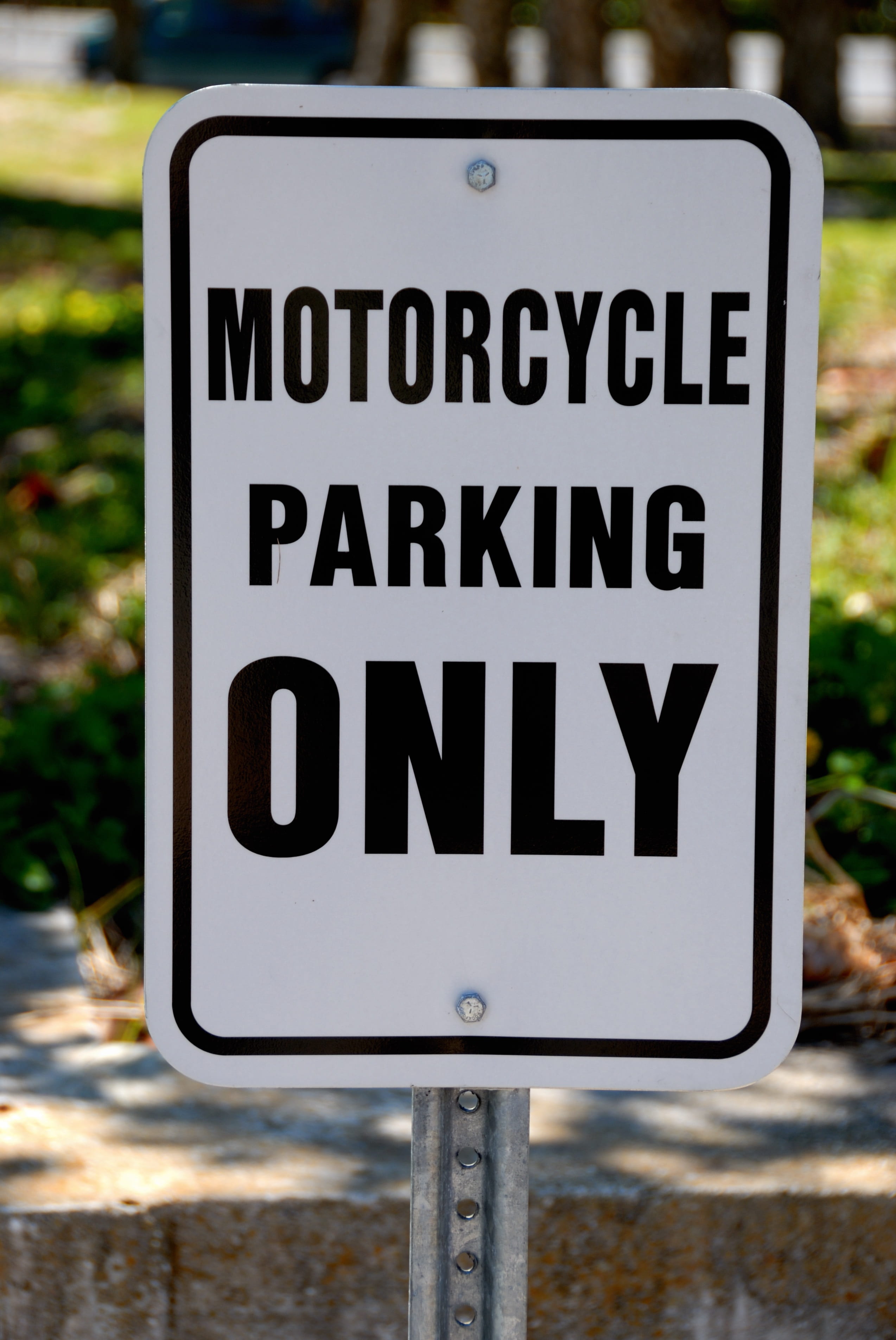 day, regulation, message, road sign, motorcycle parking, outdoors, street, city, vehicle, black color, road, white, text, attention, western script, guidance, Phone HD Wallpaper