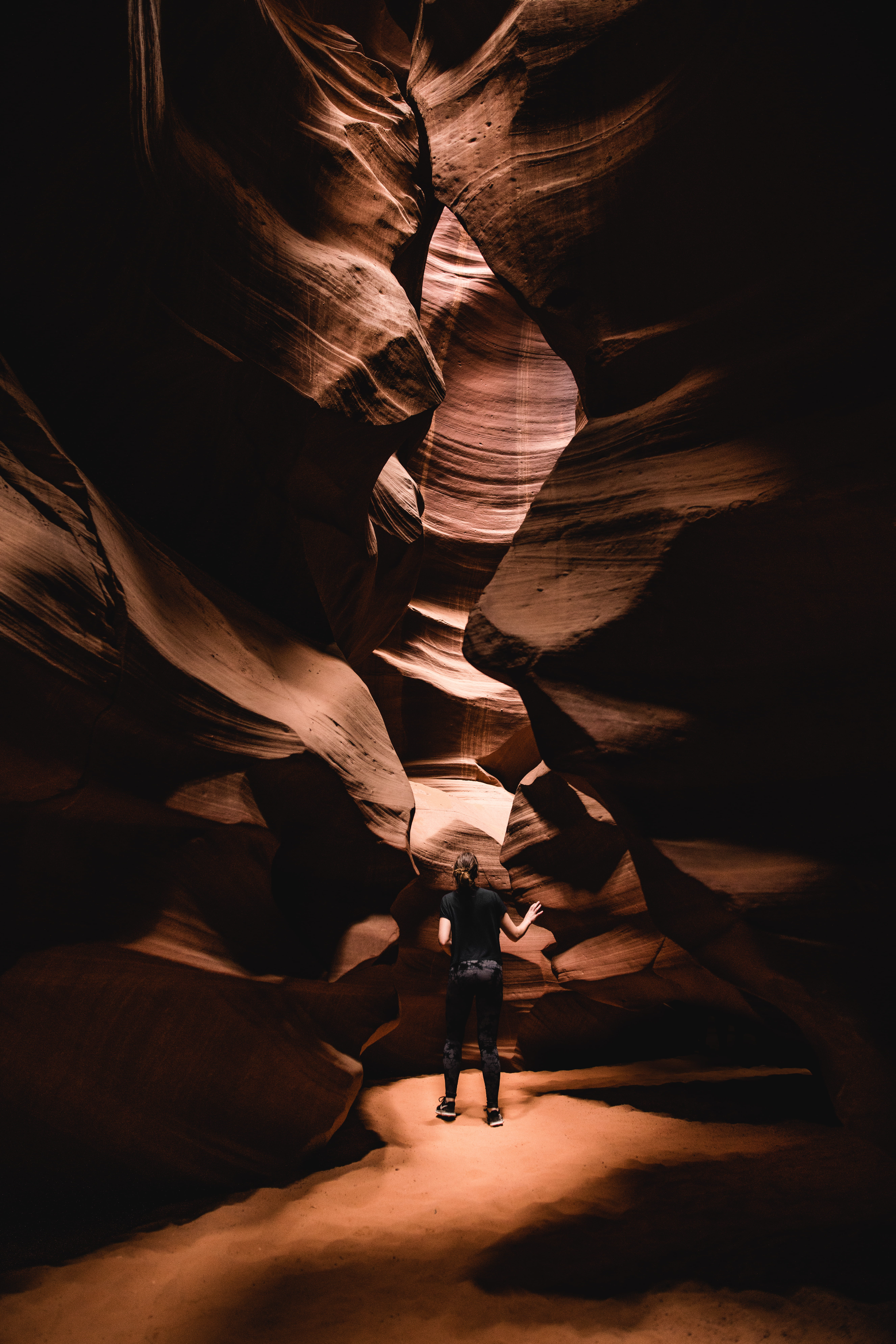 travel destinations, arizona, 8K, adventure, women, rocks, solid, inside, antelope canyon, eroded, contrast, landmark, rock, tourism, canyon, light, red rock, Phone HD Wallpaper