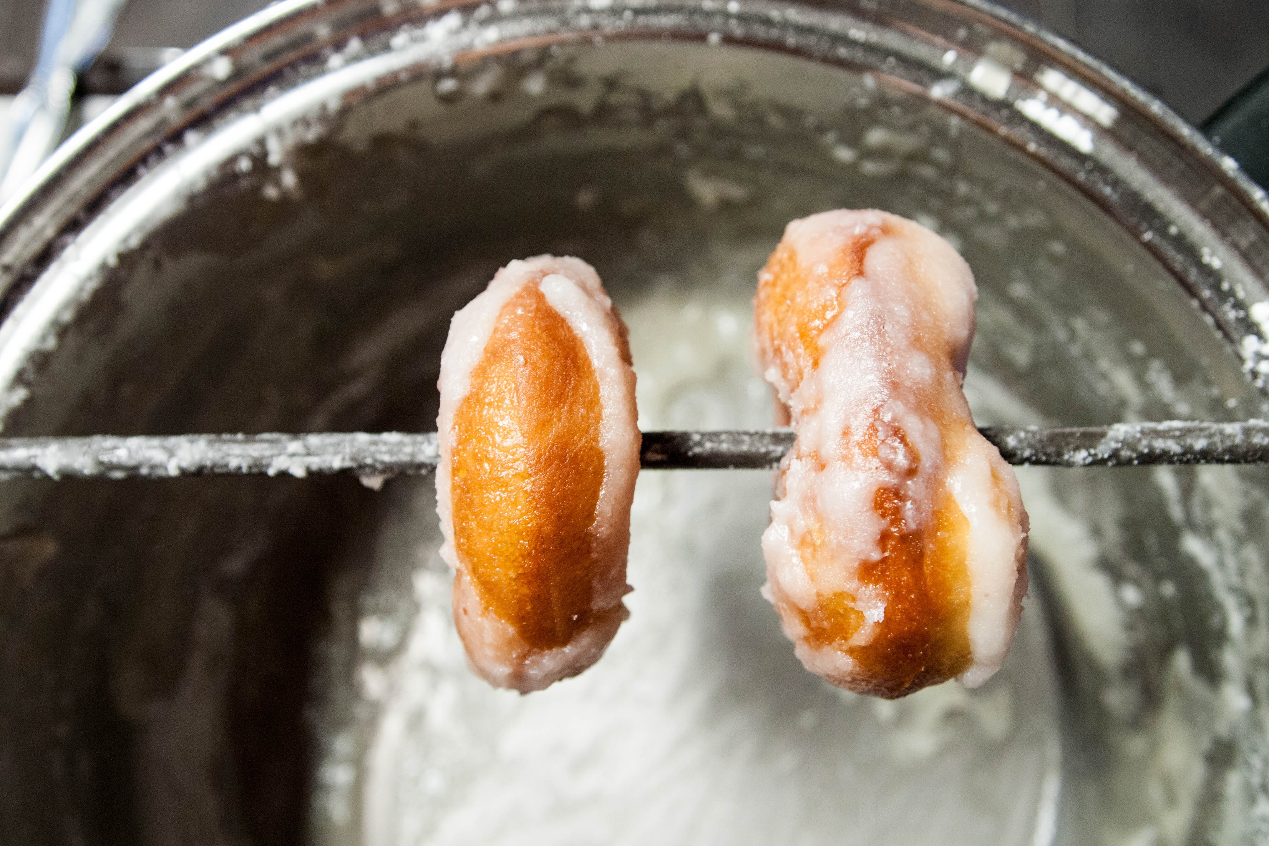 meal, kitchen utensil, breakfast, indoors, eating, sugar, golden, doughnut, freshness, treat, chinese food, round, wellbeing, skewer, roasted, no people, HD Wallpaper