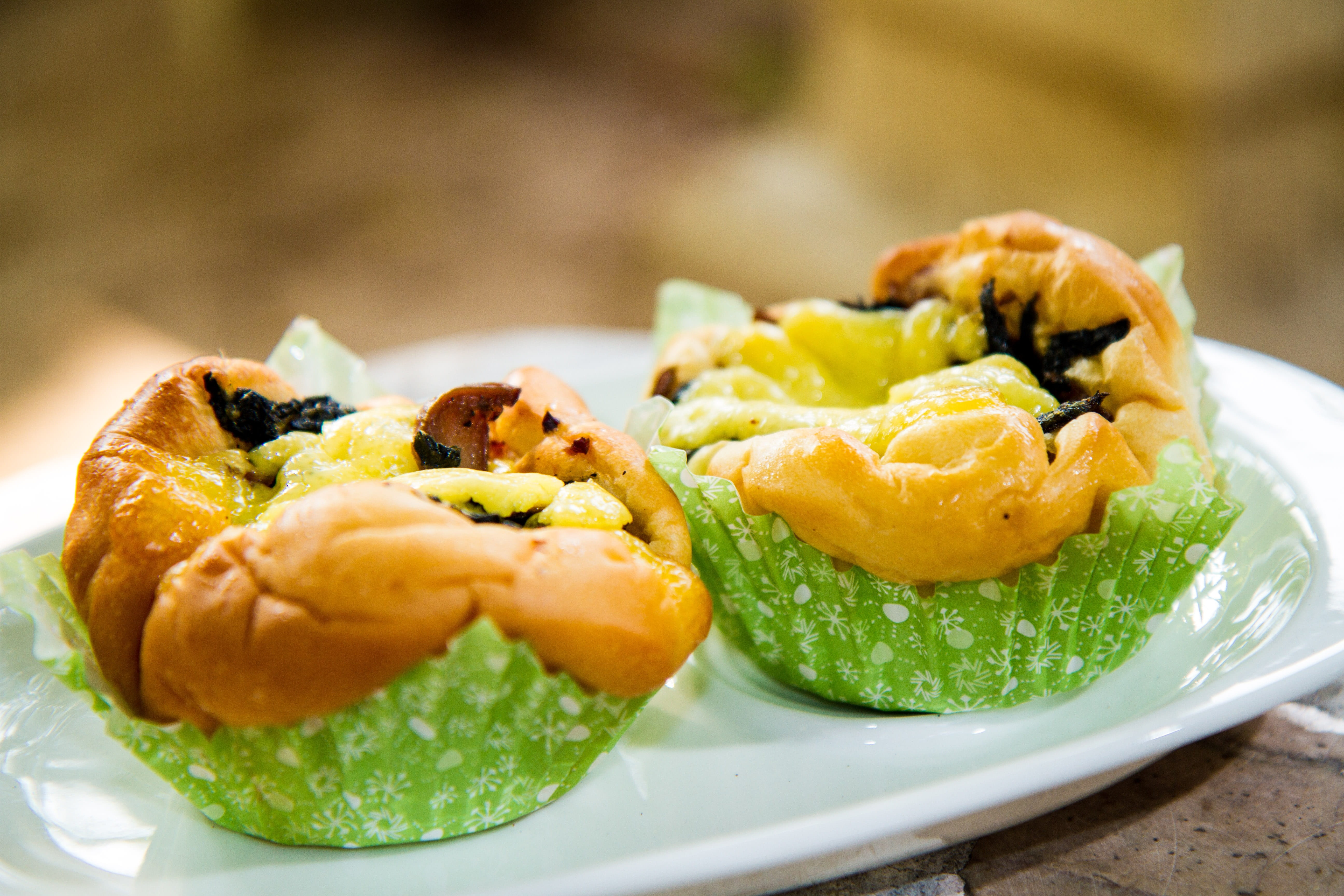 no people, meat, snack, stuffed, garnish, appetizer, dinner, flaky pastry, selective focus, bread, puff paste, wellbeing, freshness, close-up, meal, tart, HD Wallpaper