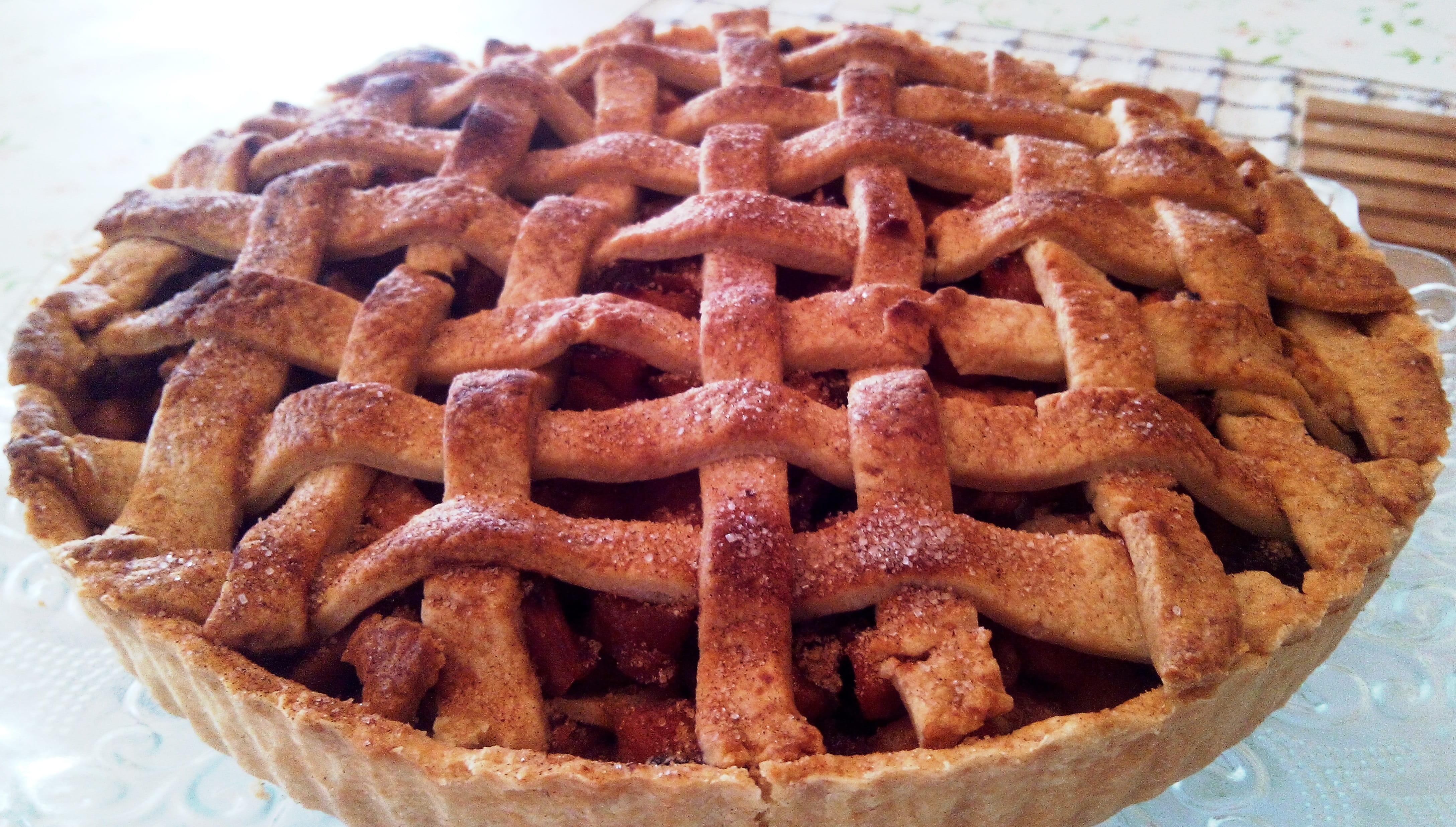 Apple, pattern, round, indoors, Lattice, ready-to-eat, pie, slice, snack, 4K, Pie, freshness, autumn, close-up, cinnamon, Dessert, homemade, baked, indulgence, HD Wallpaper