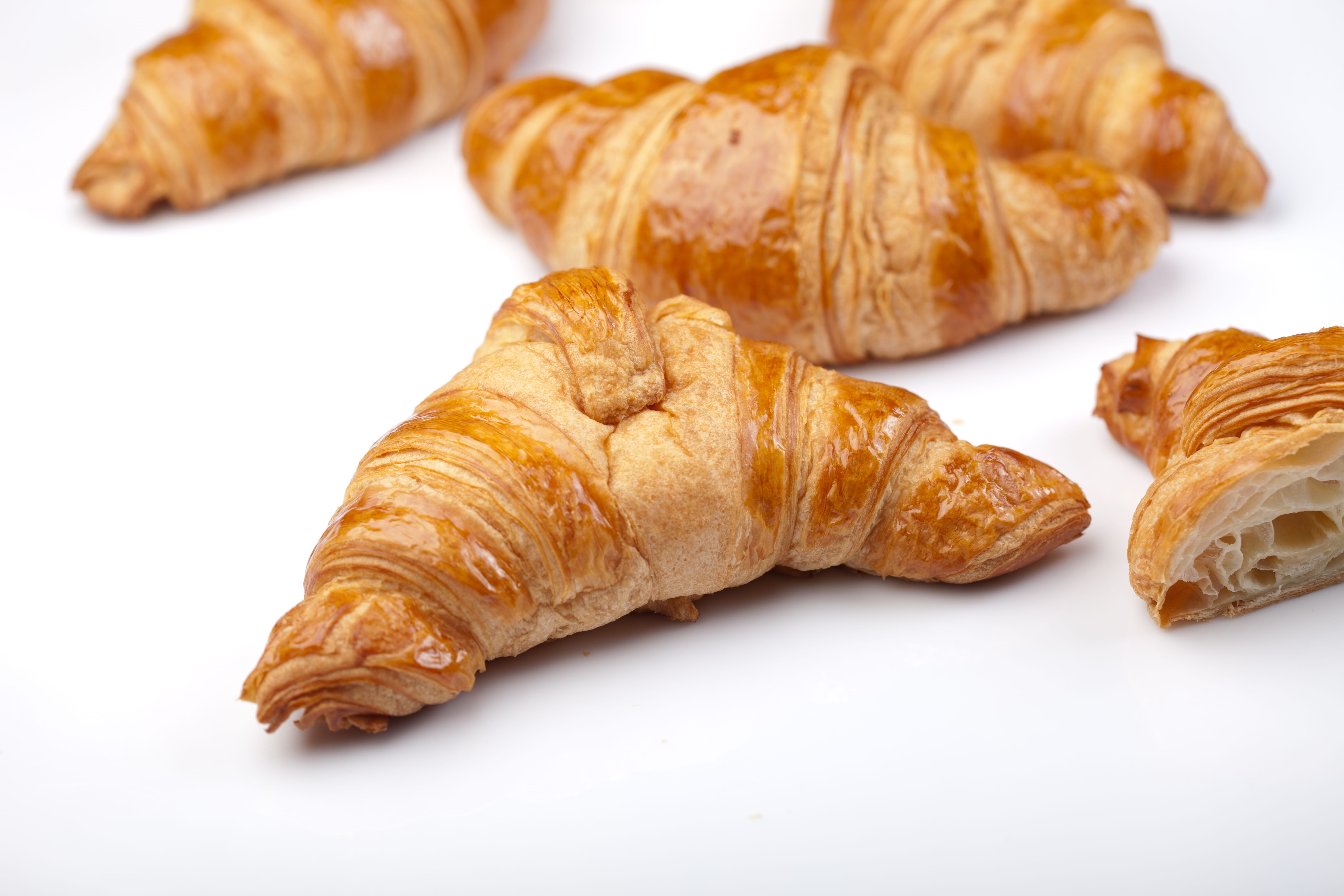 puff pastry, pastry, croissants, indoors, no people, freshness, bakery, studio shot, baked, taste, snack, bake, croissant, croquettes, food, butter, group of objects, HD Wallpaper