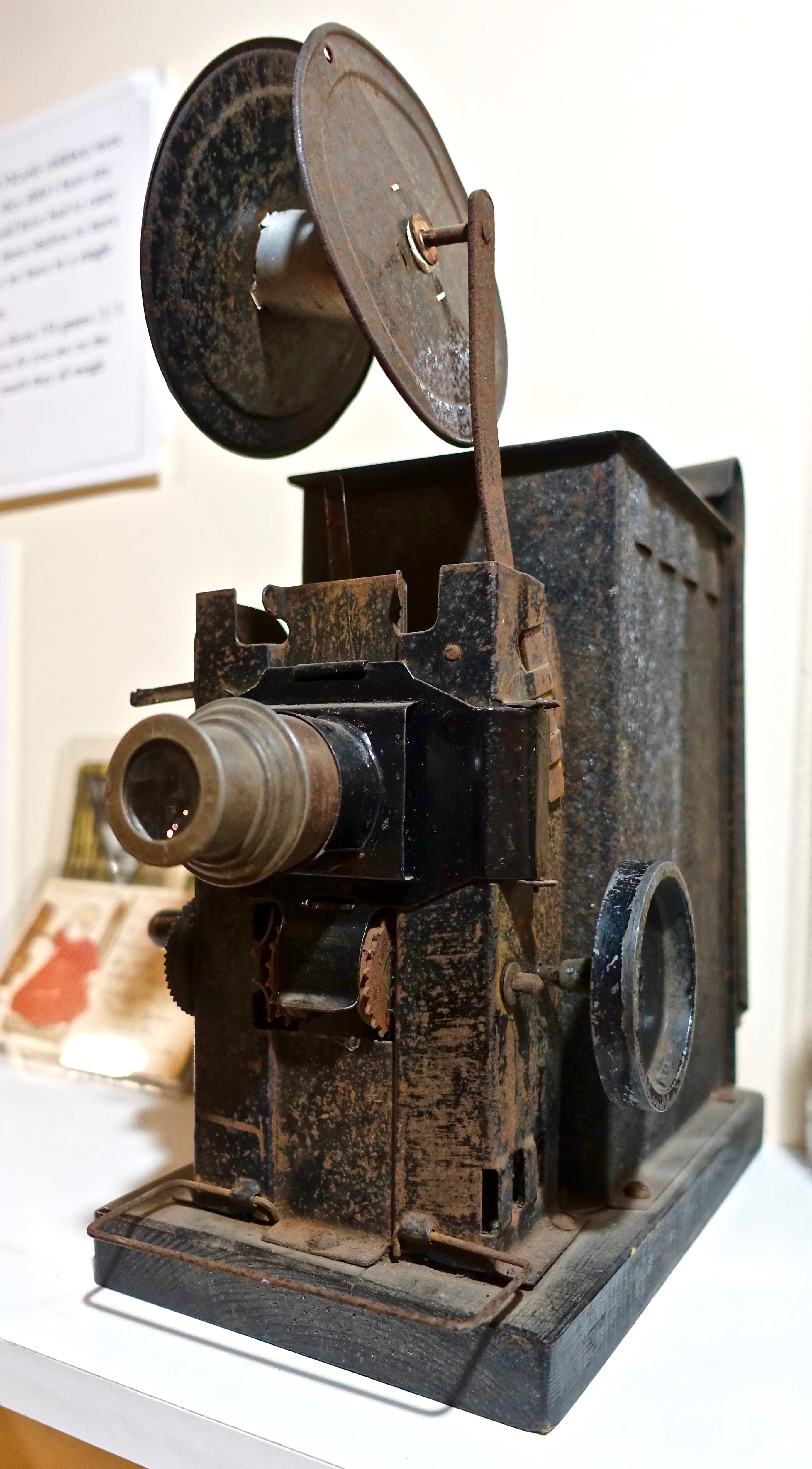 retro styled, close-up, rusty, weight scale, retro, machinery, no people, vintage, photographic, old, instrument of measurement, metal, still life, technology, Phone HD Wallpaper