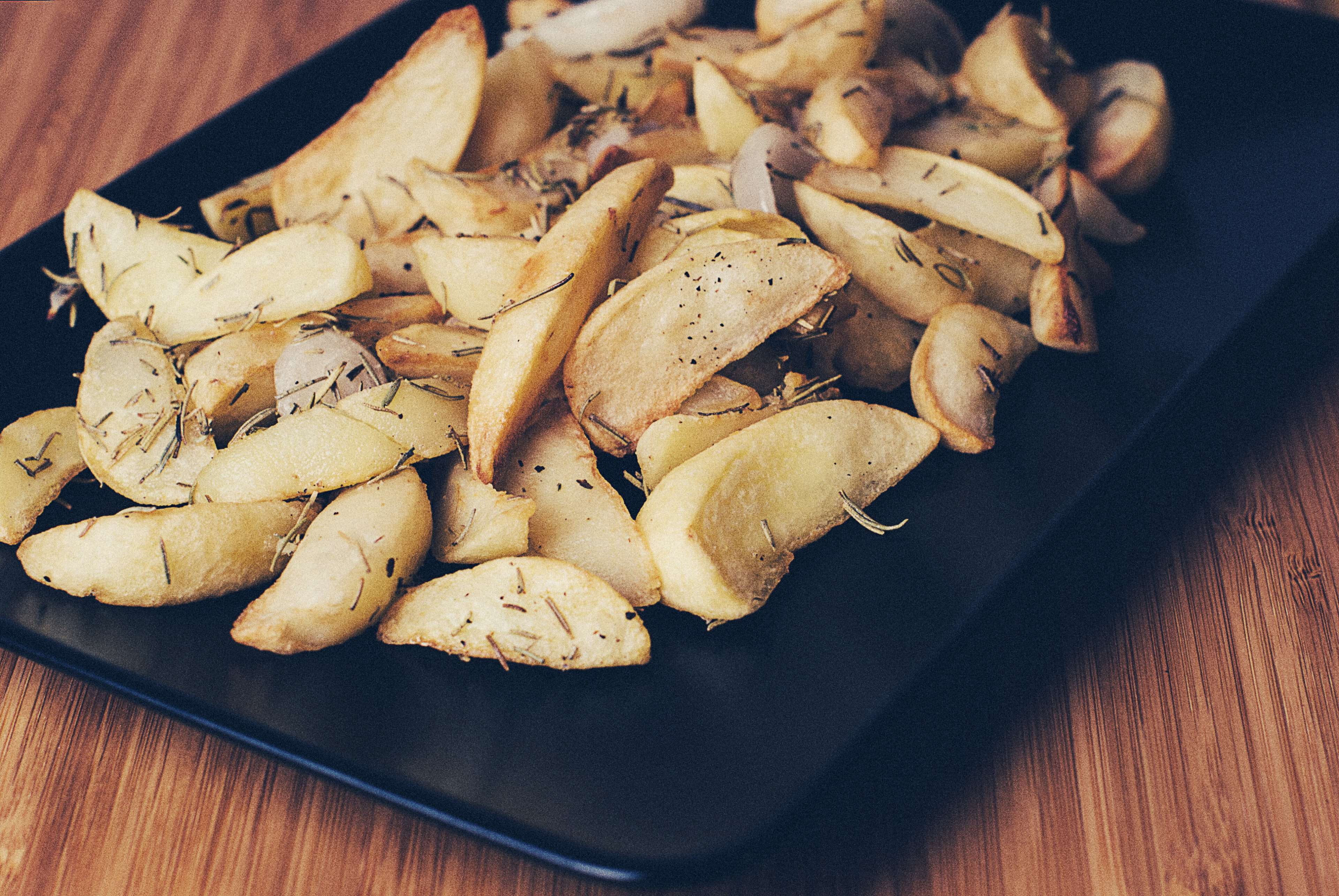 wood - material, ready-to-eat, freshness, 4K, rosemary, vegetable, quartiers, quarter, potato, fried, table, still life, indoors, prepared potato, snack, HD Wallpaper