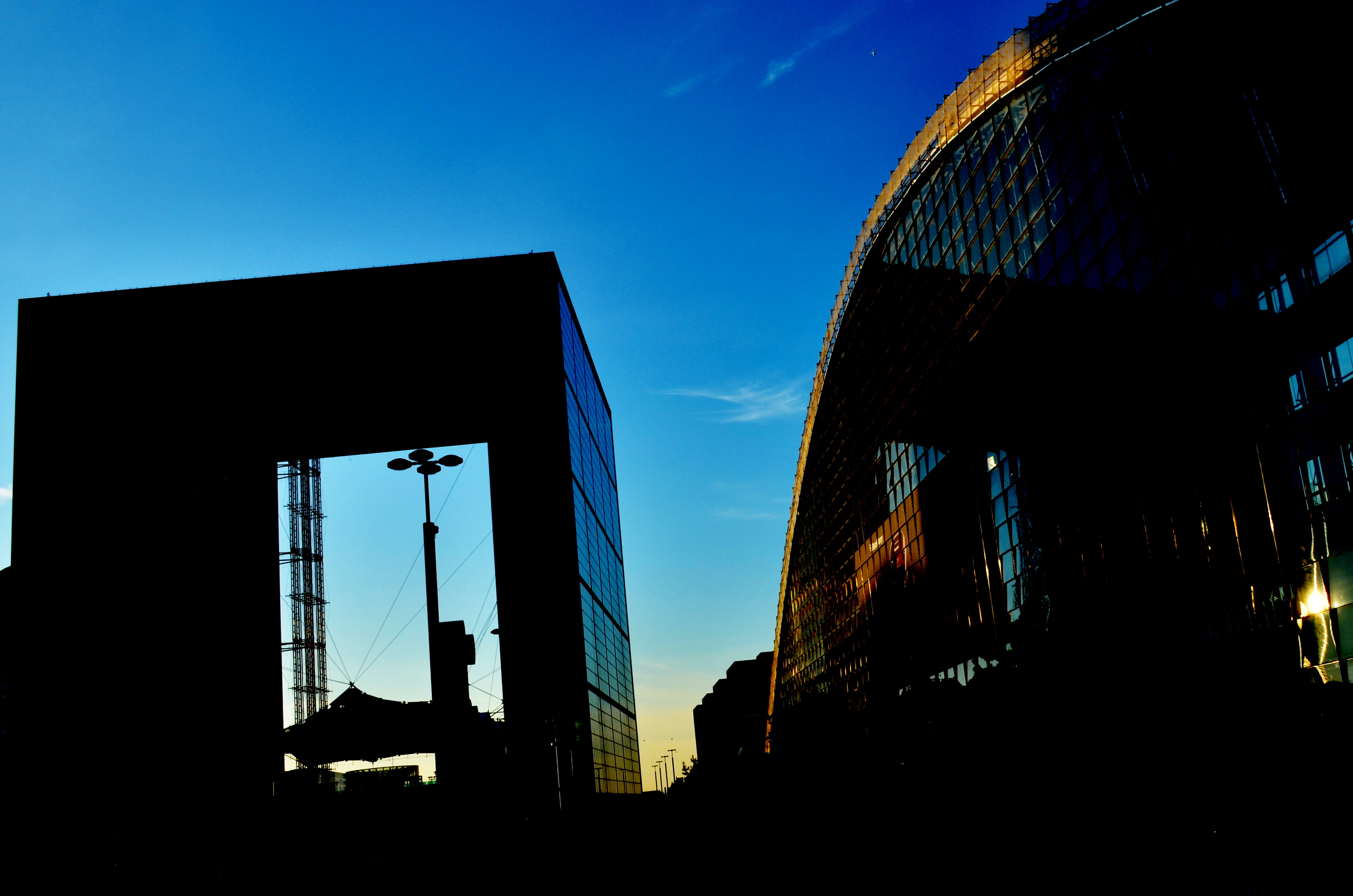 city, building, 4K, grande arche, clear sky, la défense, day, silhouette, sunlight, office building exterior, business district, no people, france, architecture, HD Wallpaper