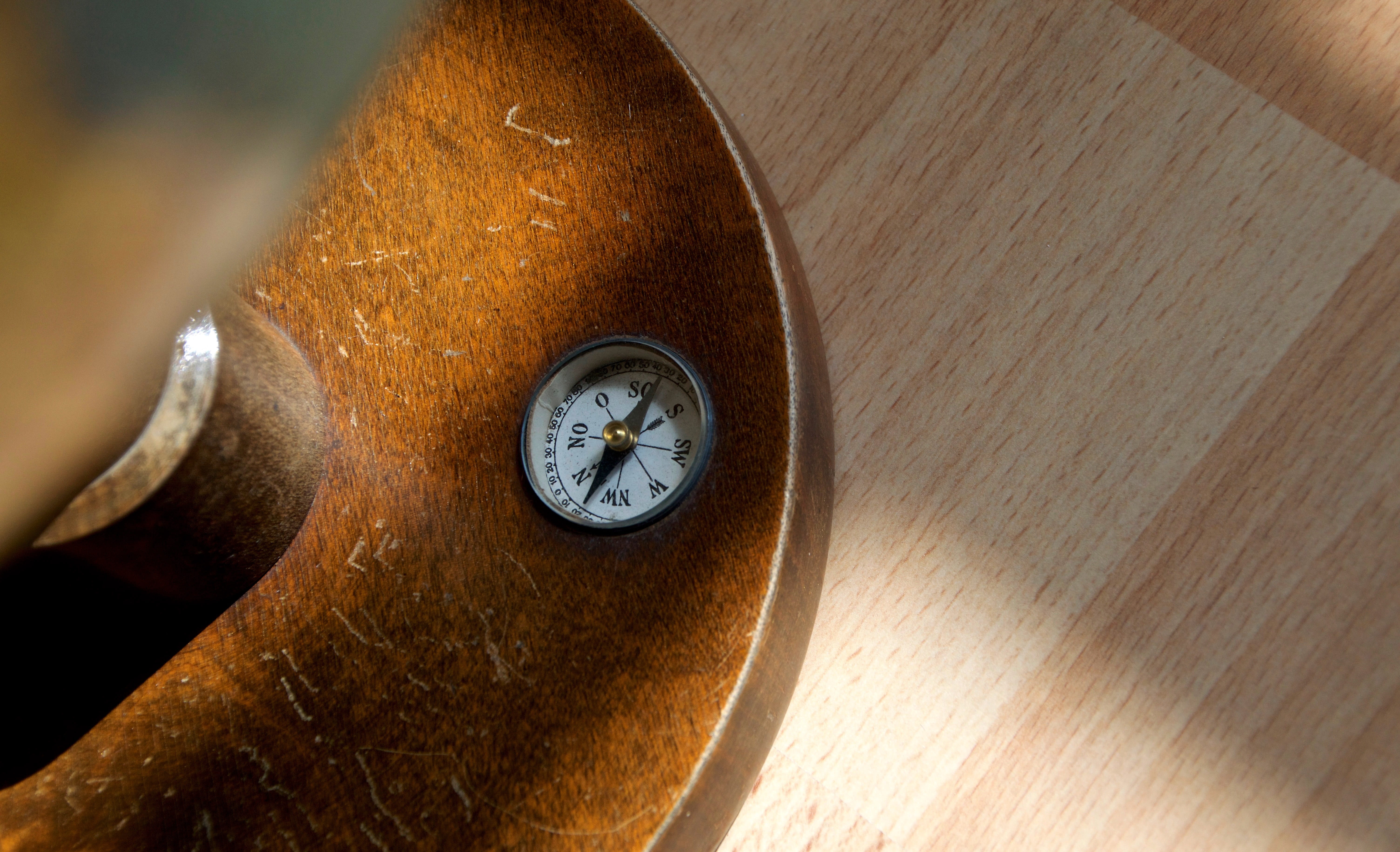 table, home decor, number, time, metal, human hand, antique, human body part, clock face, hand, Compass, accuracy, historically, no people, nostalgia, Windrose, HD Wallpaper