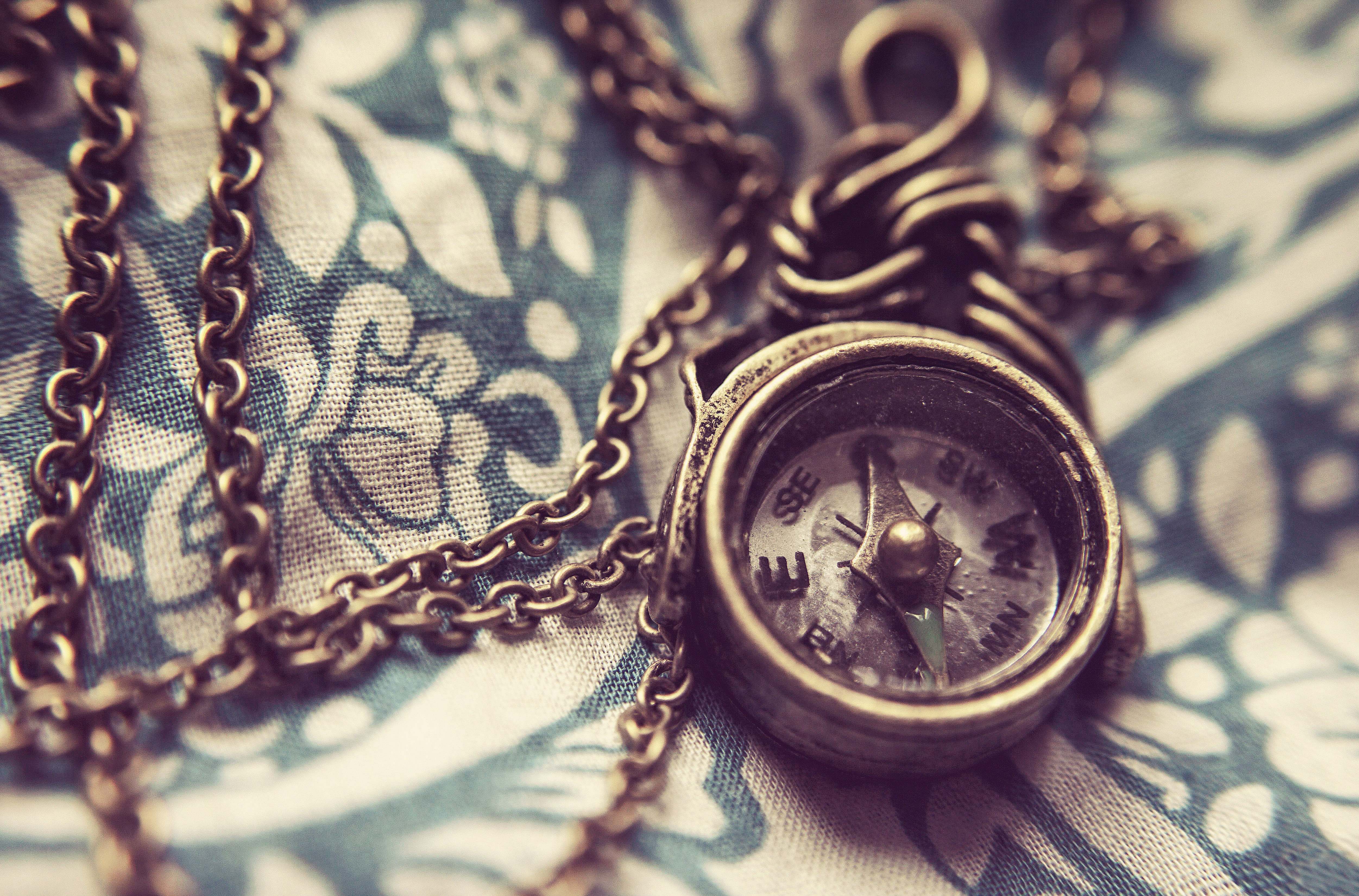 close-up, textile, round, retro, metal, orienteering, old, floral pattern, pocket watch, photo, magnetic, compass, little, closeup, design, 4K, orientation, HD Wallpaper