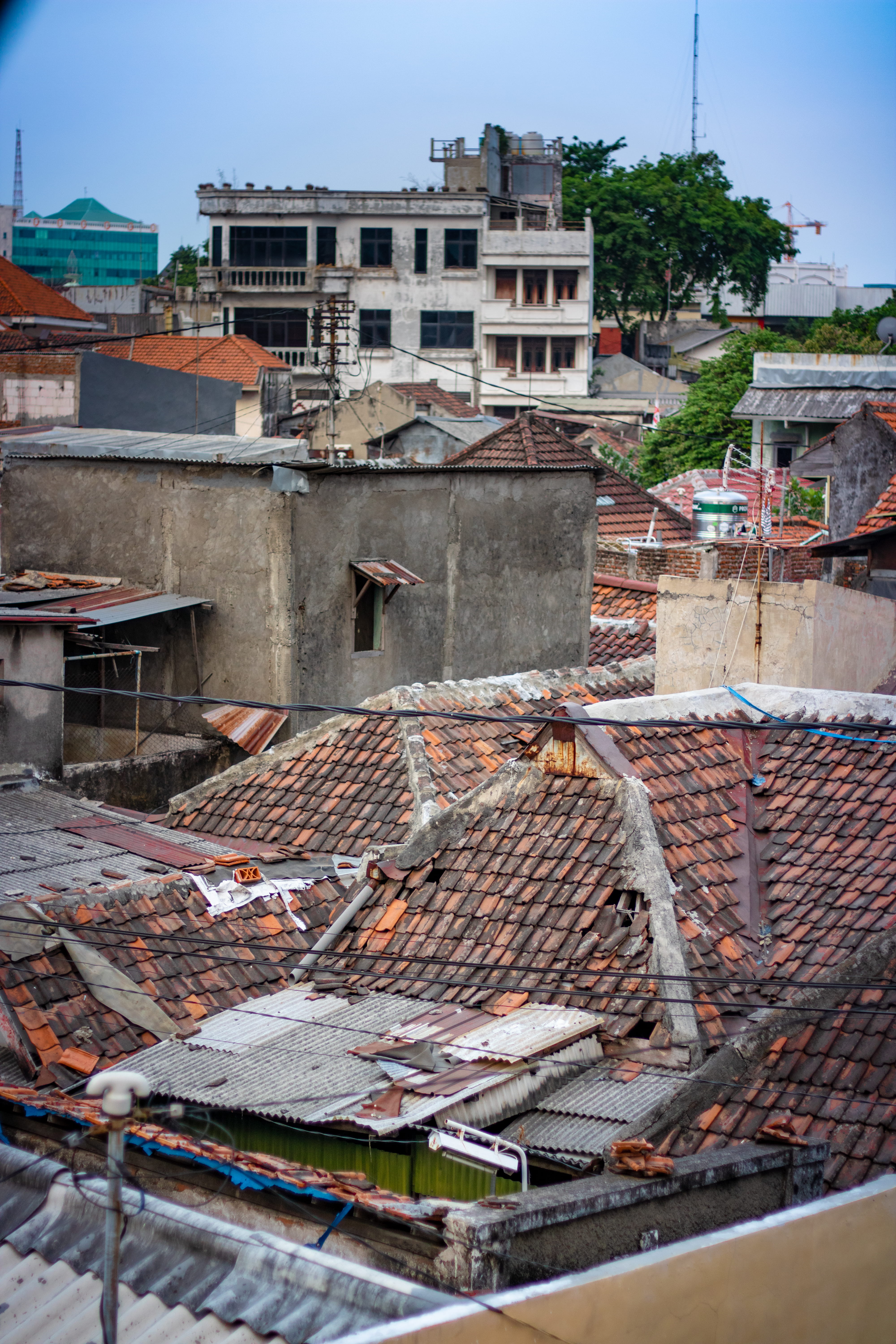 jalan embong malang, residential district, building exterior, sky, roof tile, city, high angle view, house, architecture, built structure, no people, nature, Phone HD Wallpaper