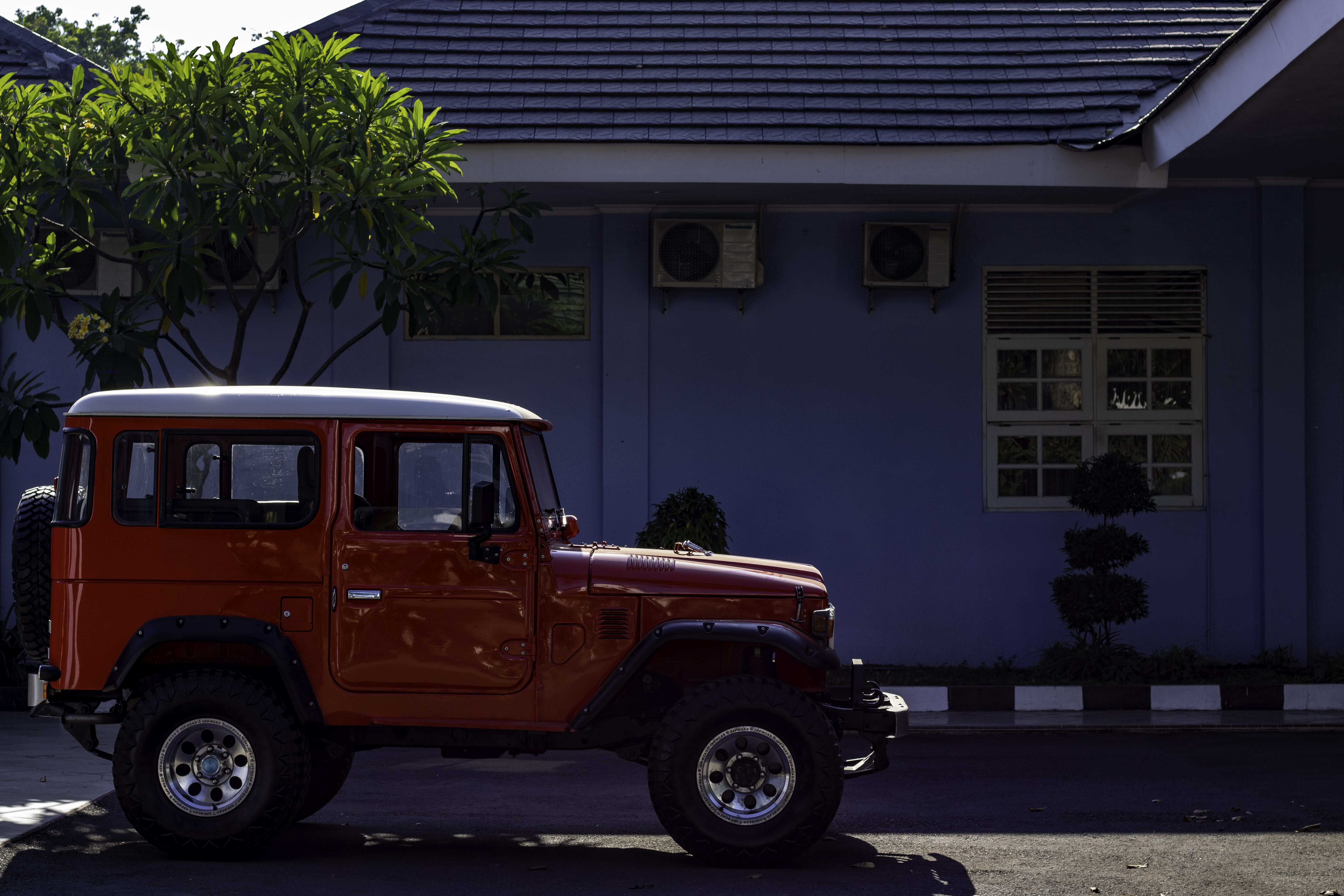 nature, transportation, built structure, retro styled, outdoors, building exterior, plant, jalan raya darmo, indonesia, house, mode of transportation, tree, HD Wallpaper