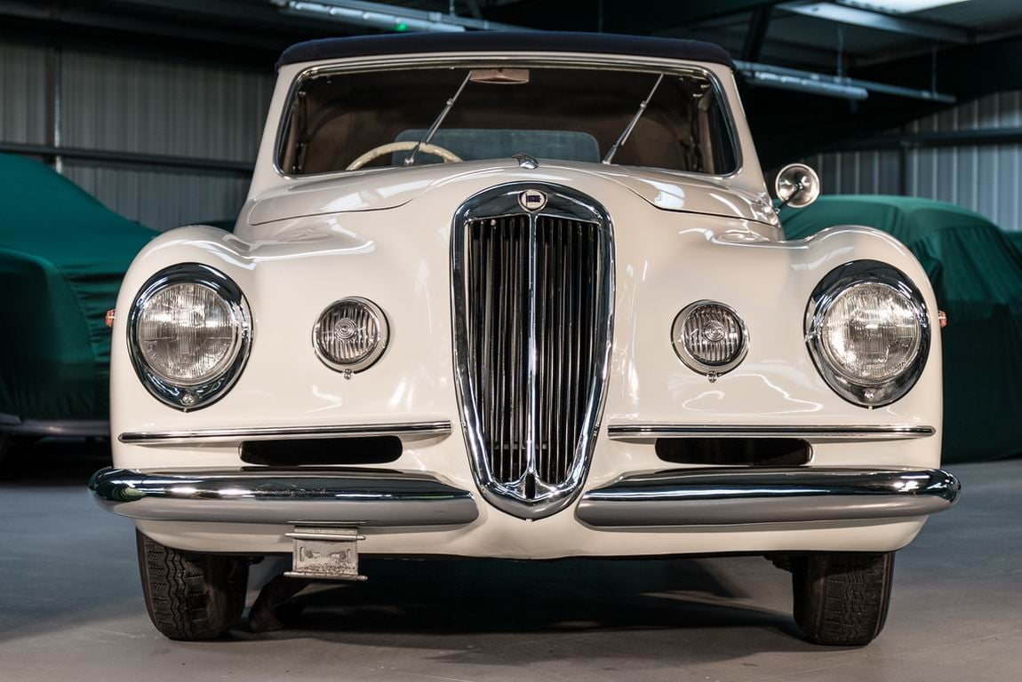 front view, lighting equipment, chrome, retro styled, transportation, Lancia, Pininfarina, Convertible, Old-Timer, Sport, no people, 480P, wealth, motor vehicle, HD Wallpaper