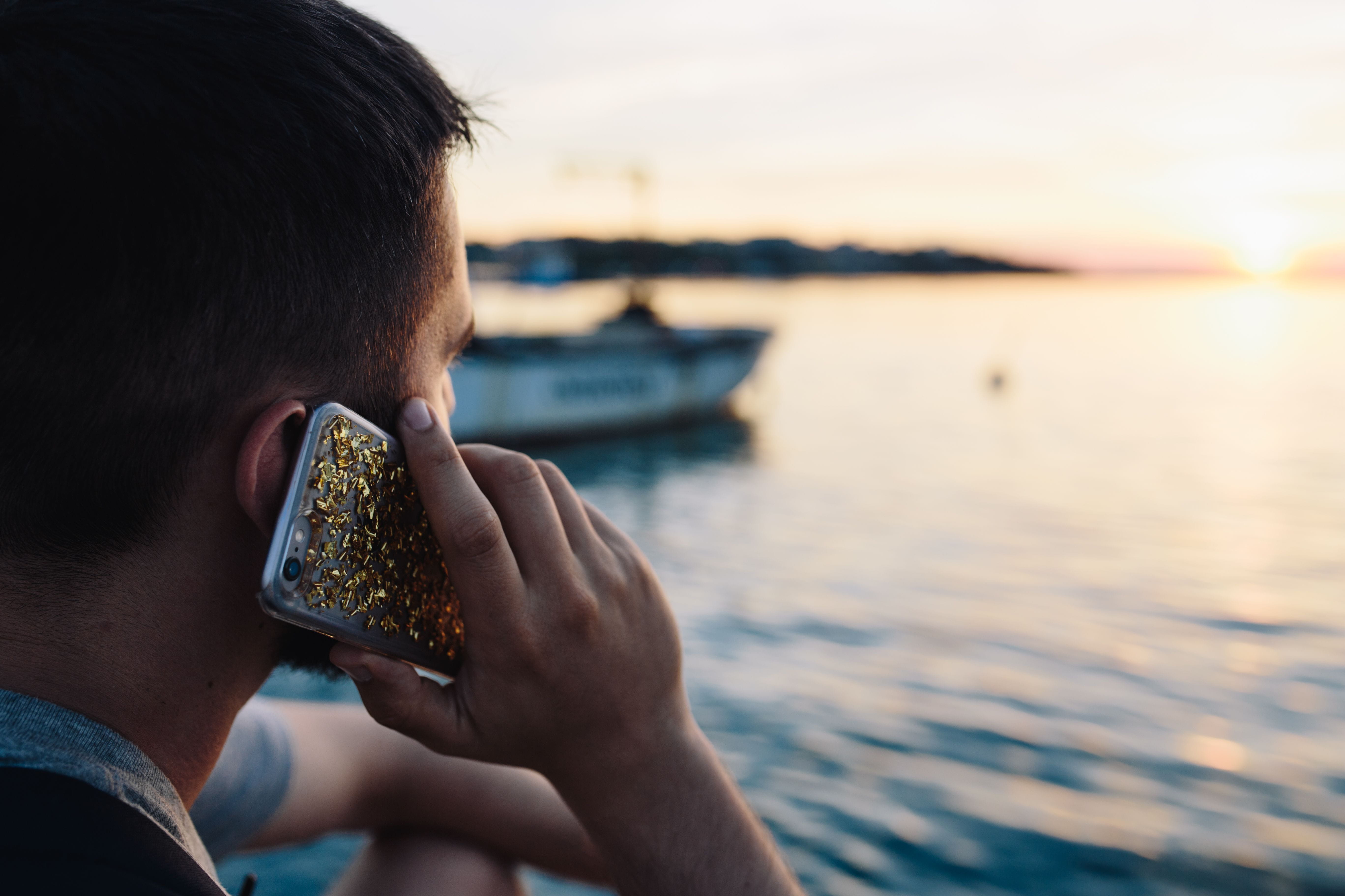 5K, water, focus on foreground, caucasian, food and drink, nature, adult, hands, device, tech, headshot, holding, leisure activity, near, phone, technology, HD Wallpaper