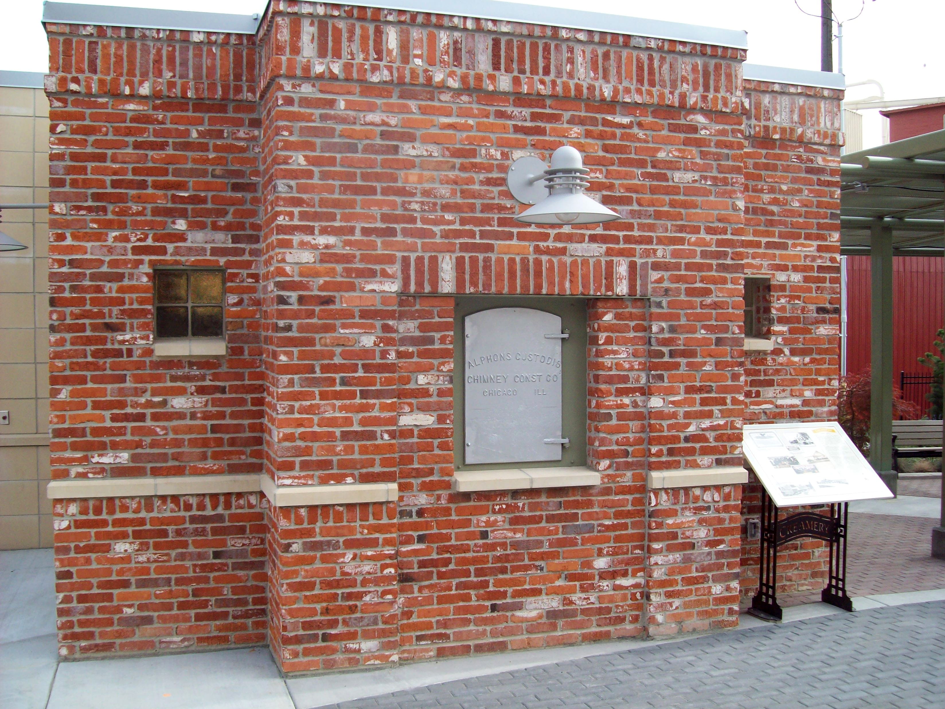 plaza, brick Wall, wall, day, public domain, city hall, 2K, wall - building feature, Meridian City Hall, bird, building Exterior, window, animals in the wild, HD Wallpaper