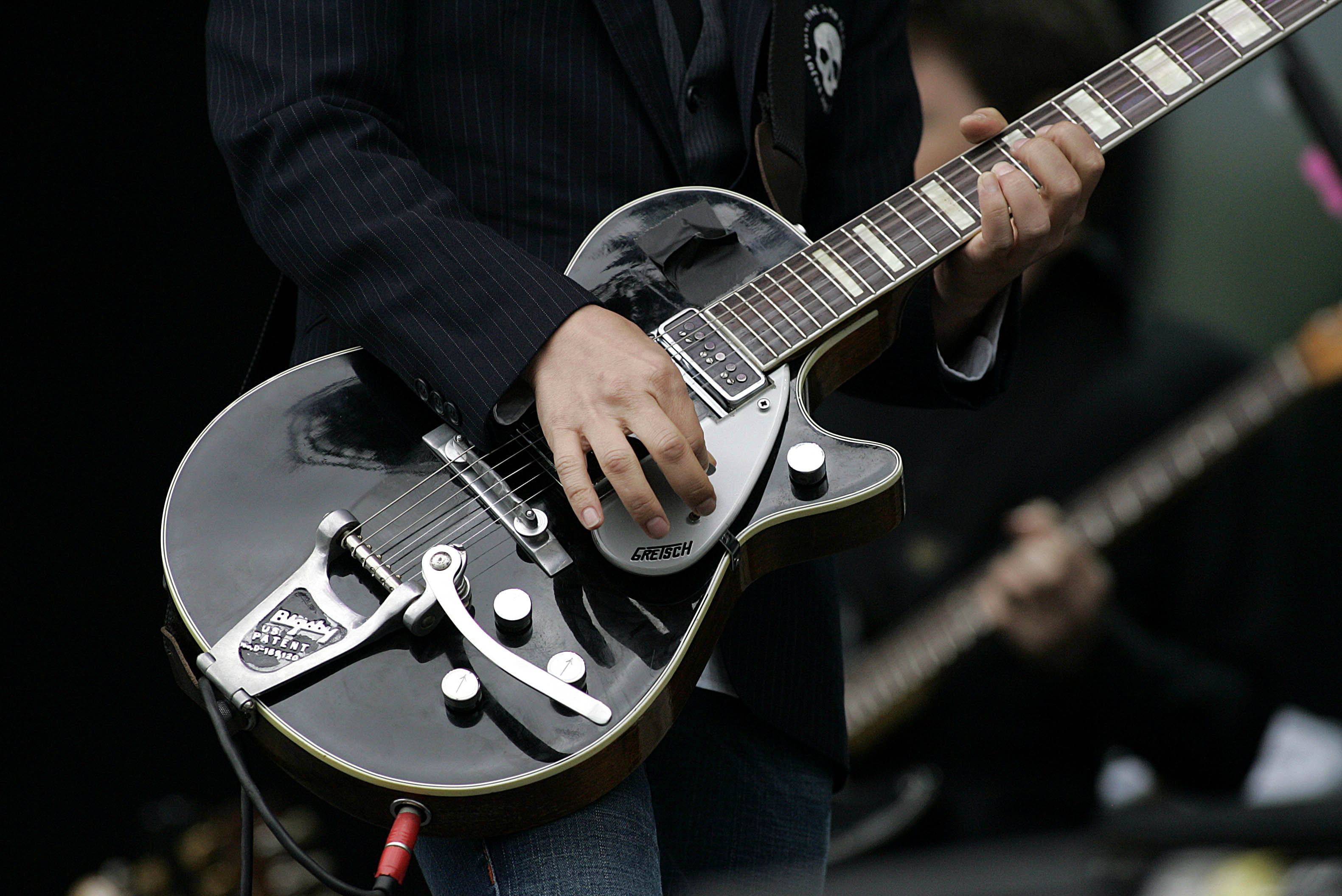 placebo, black, Molko, concert, guitar, 2K, electric, brian molko, HD Wallpaper
