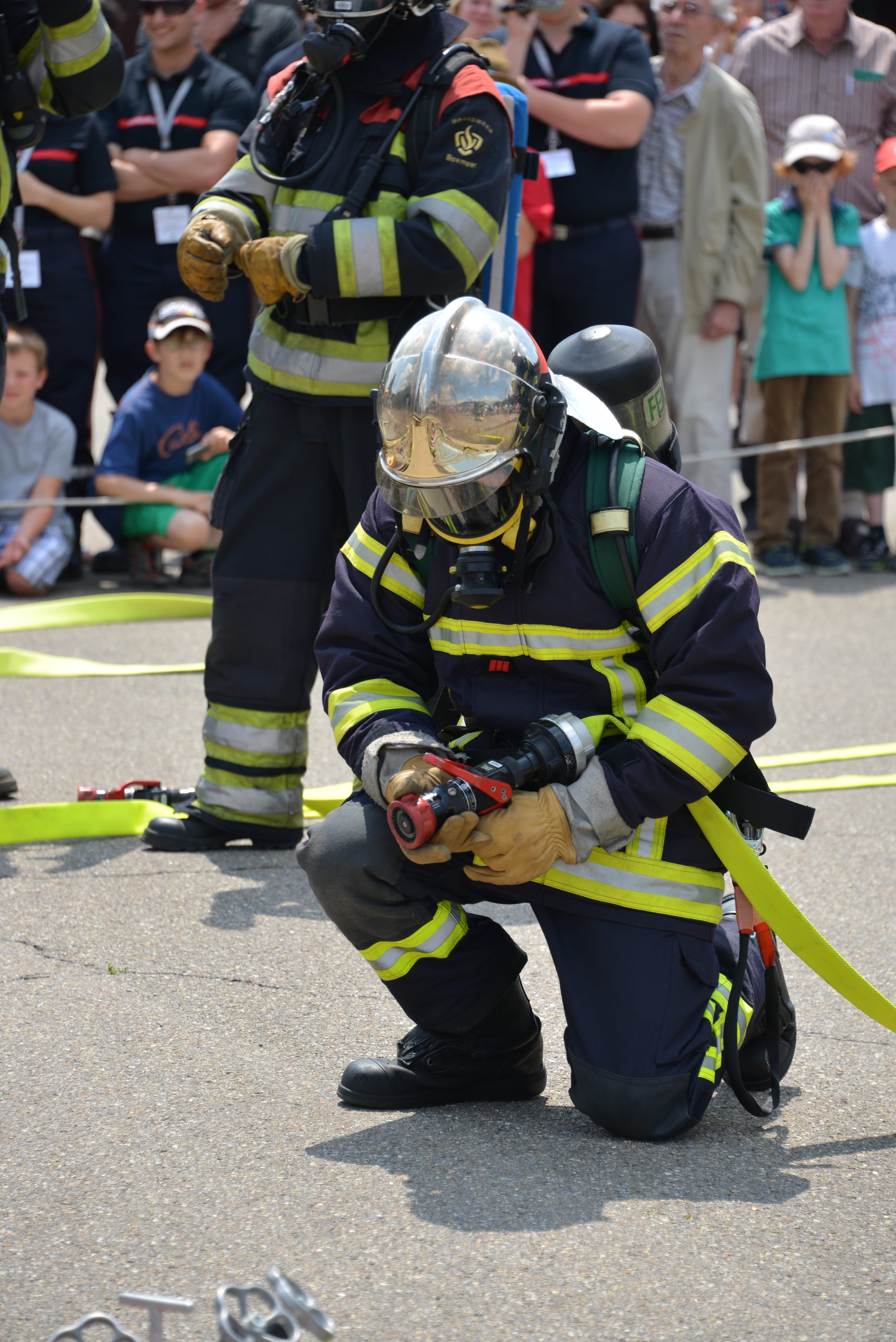 rescue, 5K, breathing apparatus, delete, occupation, fire extinguishing, use, outdoors, respiratory protection, exercise, feuerloeschuebung, fire, protective workwear, Phone HD Wallpaper