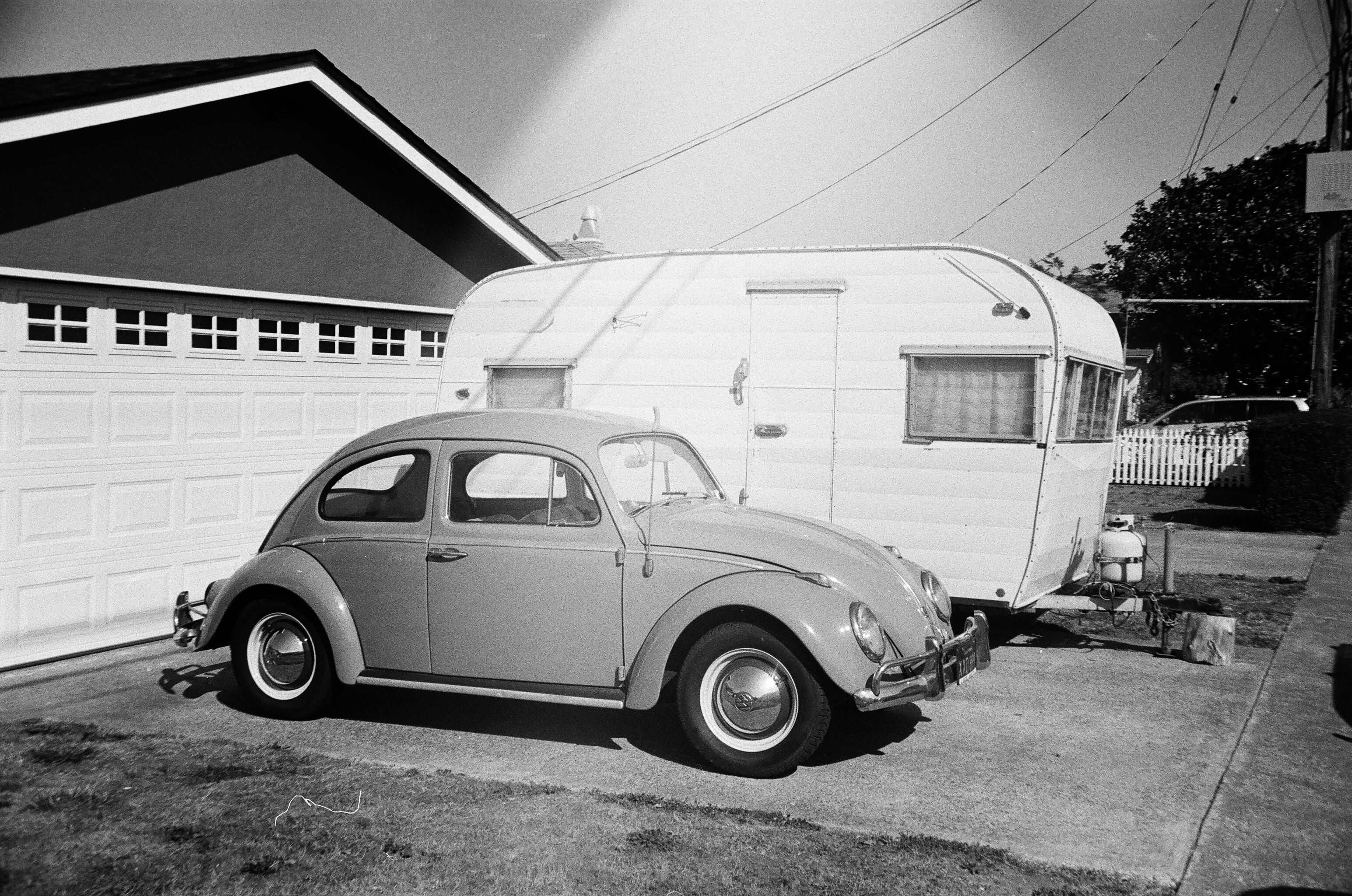 photo, trailer, day, architecture, transport, stationary, land vehicle, city, travel, pacifica, outdoors, wanderlust, beside, bug, volkswagen, vw, camper, HD Wallpaper