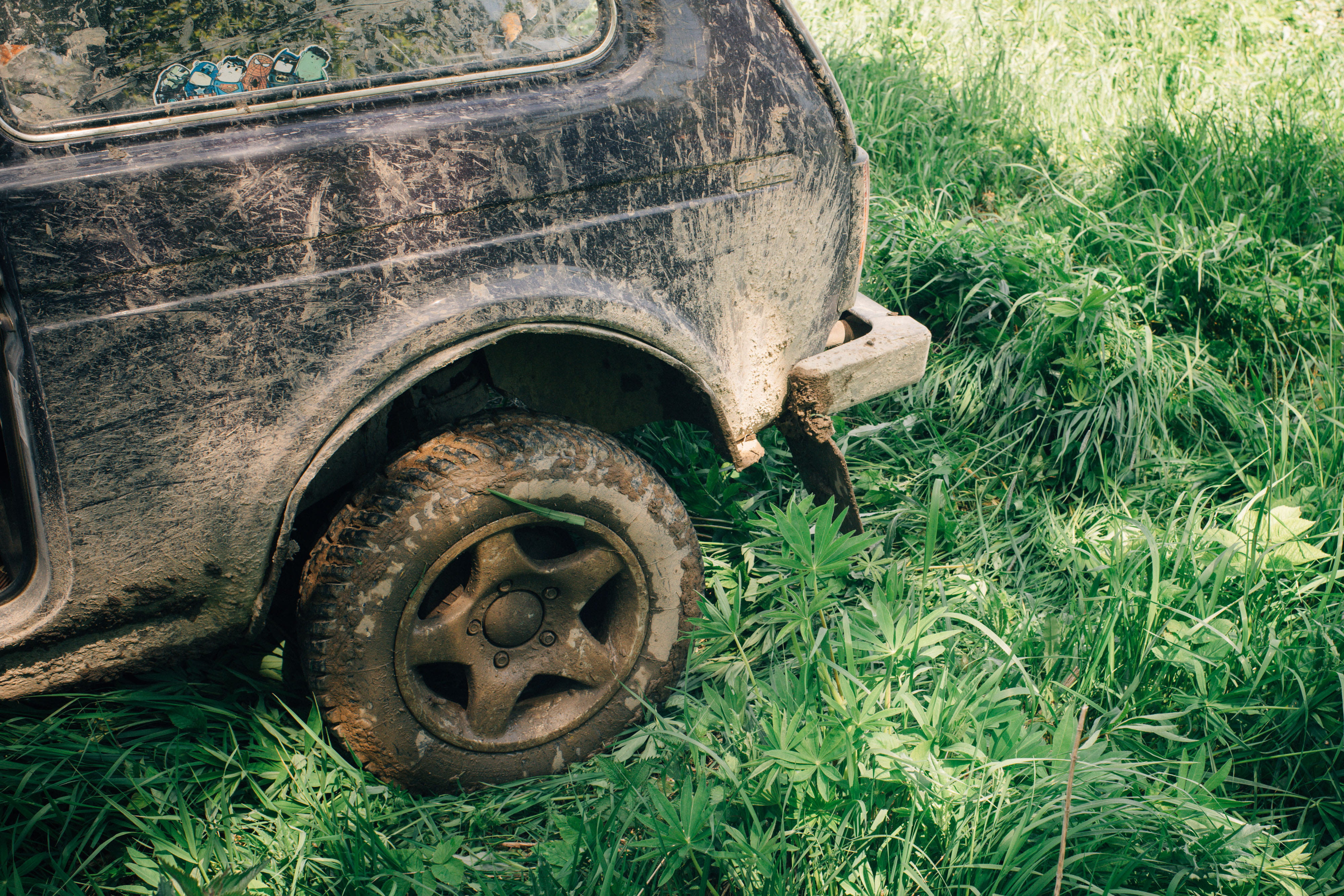 service, brown, ditch, nature, accident, land, auto, automobile, tyre, damaged, dirt, abandoned, tire, car, off-road, obsolete, old, breakdown, grass, deterioration, HD Wallpaper