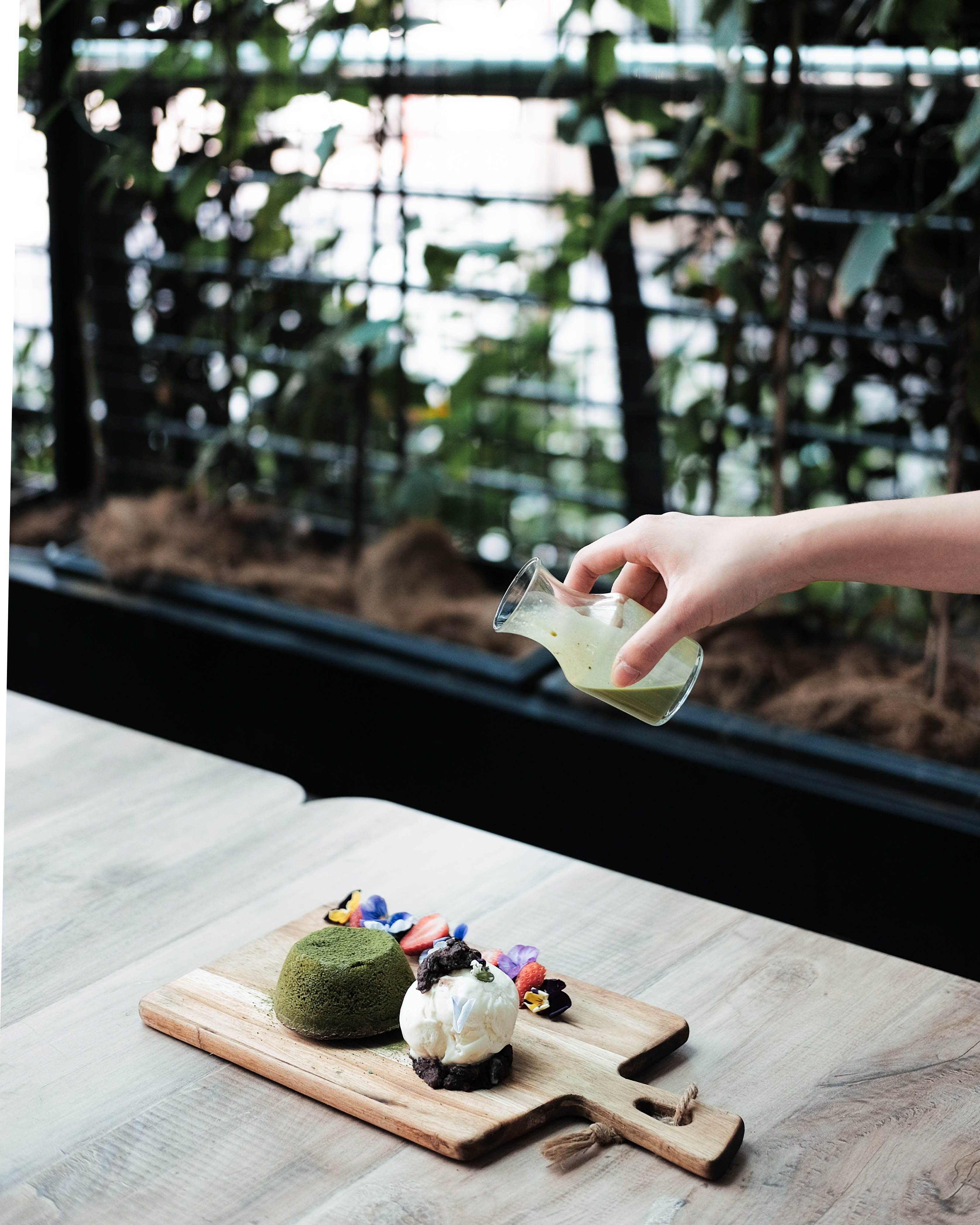 wood - material, plank, human body part, person, cuisine, plant, food, foodie, indoors, real people, chopping board, focus on foreground, work tool, garden, Phone HD Wallpaper